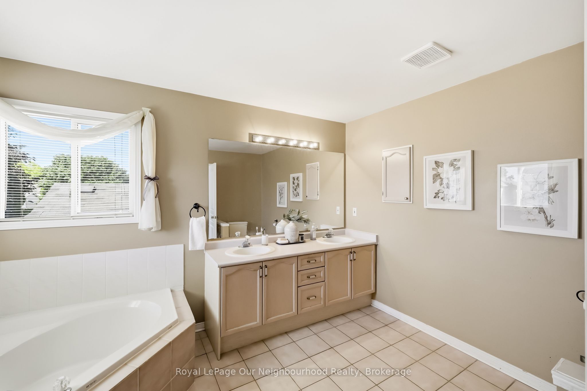 24 Wetherburn Drive, Whitby, ON L1P 1M7
