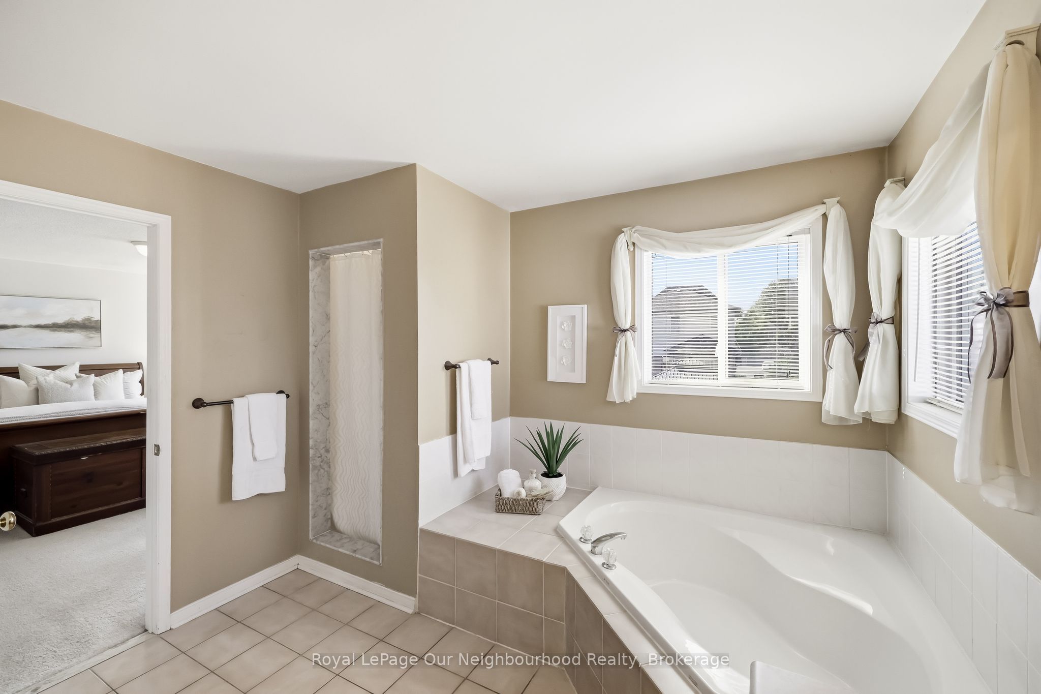 24 Wetherburn Drive, Whitby, ON L1P 1M7 photo 2