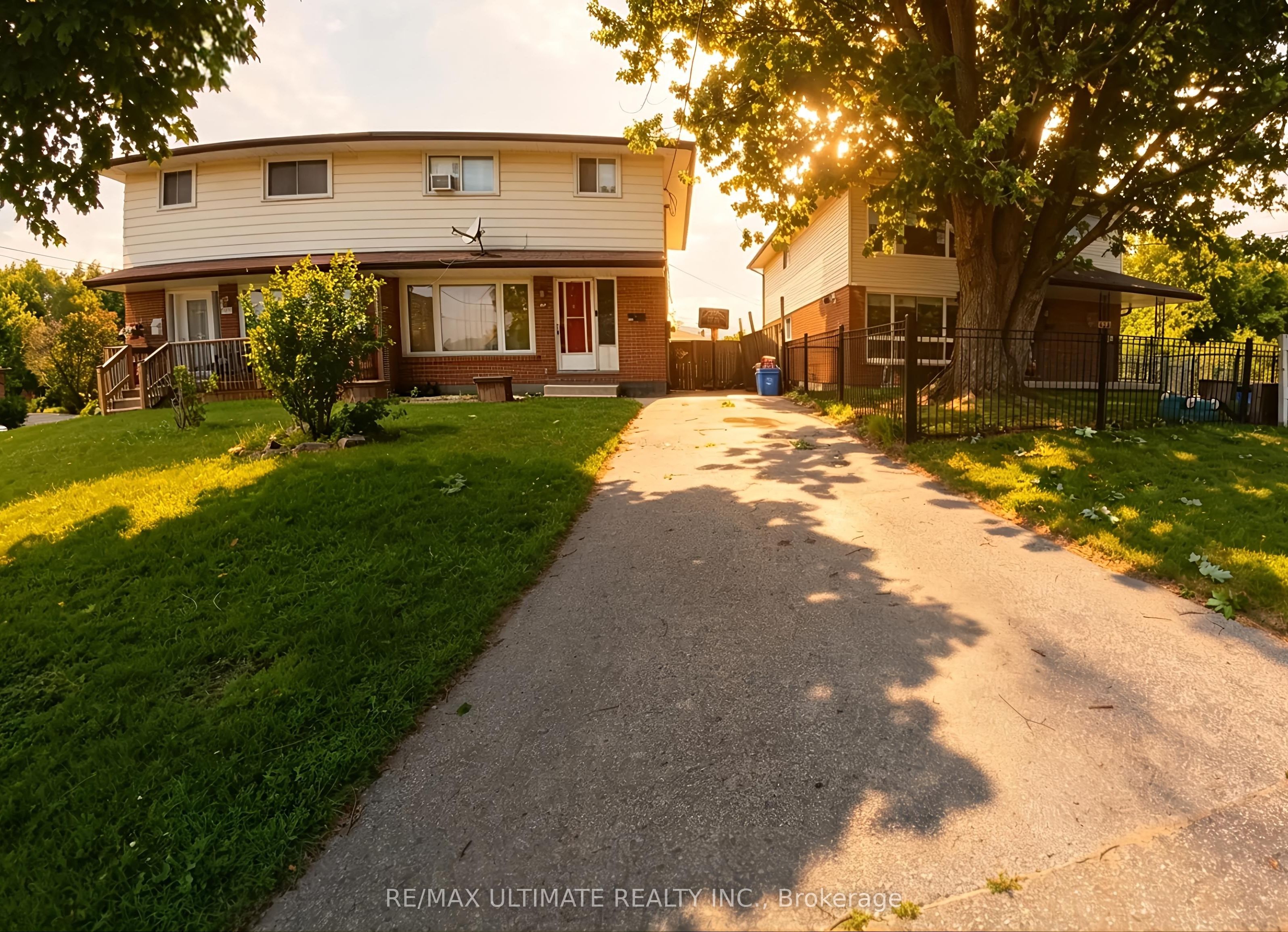 610 Cartier Avenue Lower Level, Oshawa, ON L1J 2C8 photo 2