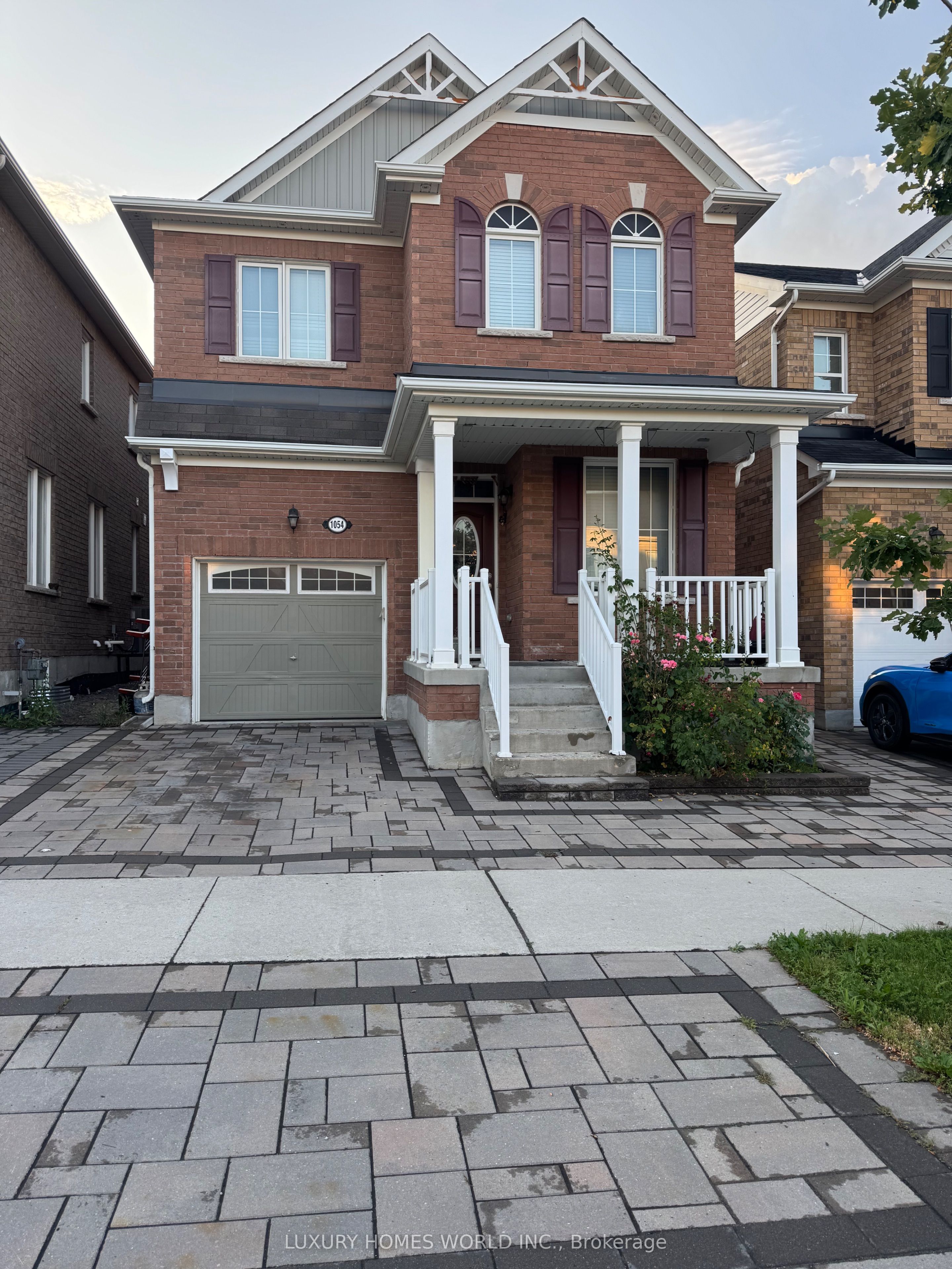 1054 Belcourt Street, Pickering, ON L1X 0G3 photo 2