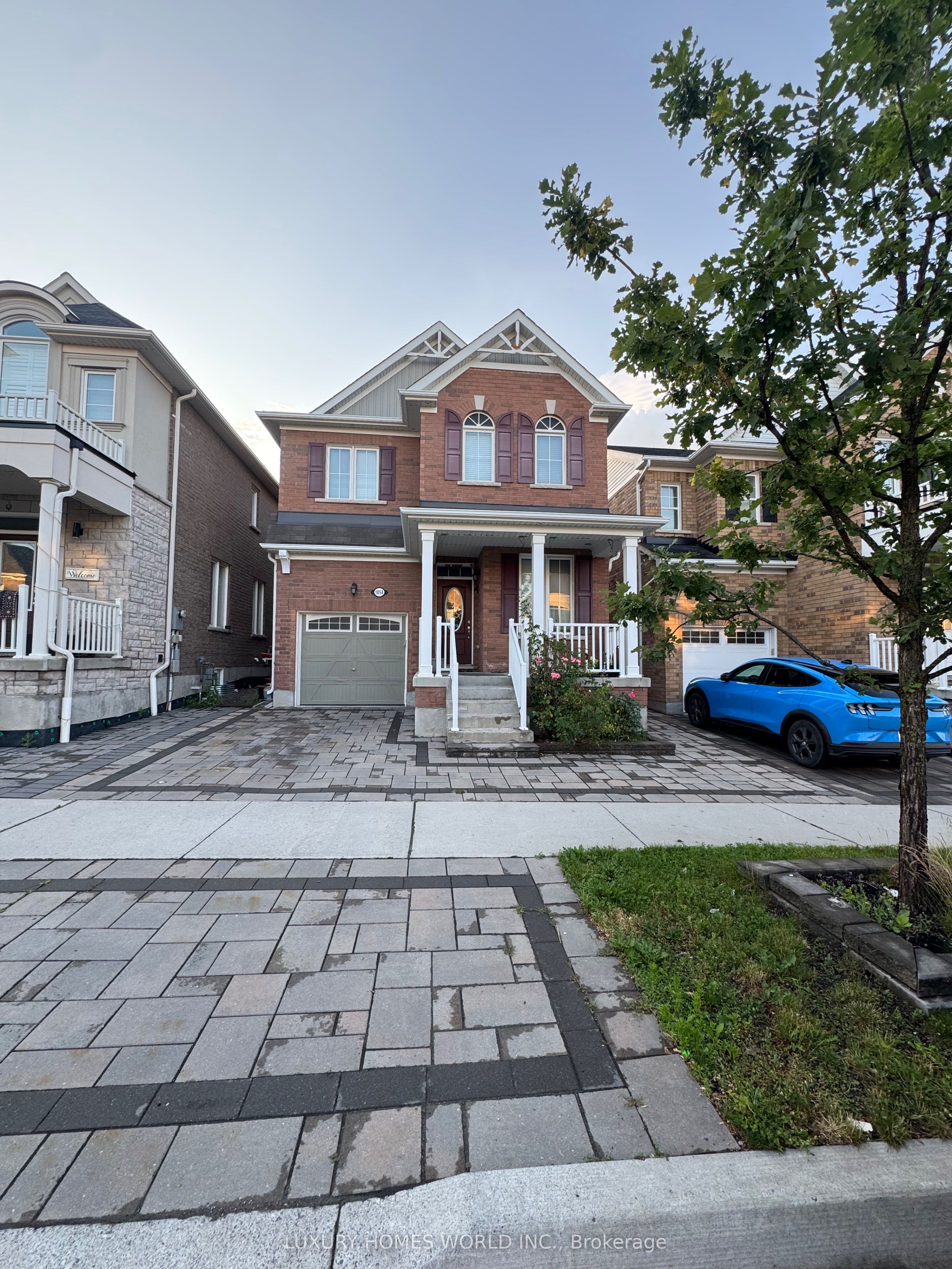1054 Belcourt Street, Pickering, ON L1X 0G3 photo 3