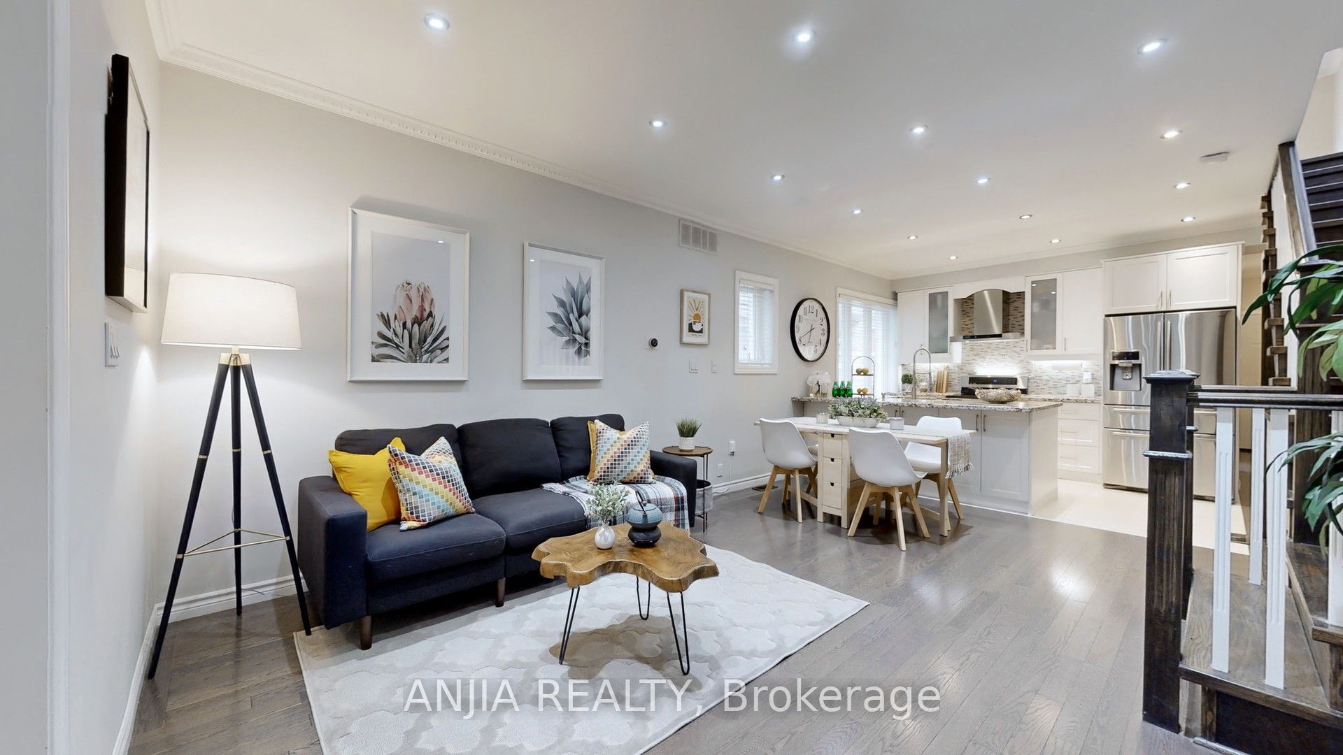 691 Greenwood Avenue, Toronto, ON M4J 4B6 photo 5