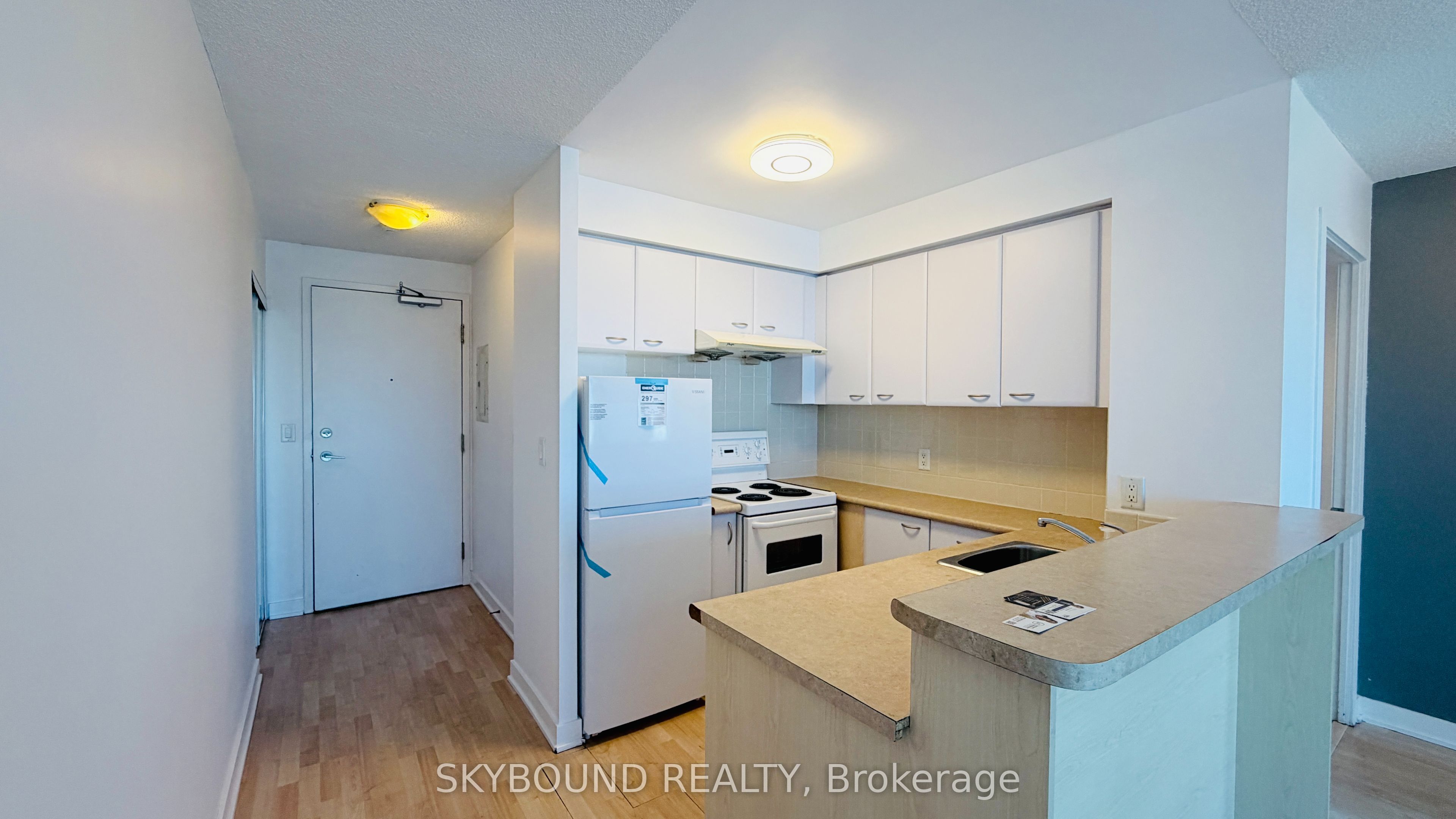 38 Lee Centre Drive 1702, Toronto, ON M1H 3J7 photo 2