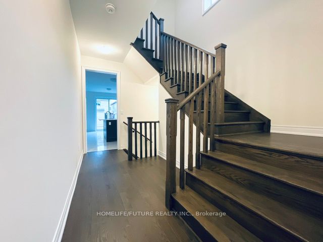 15 Wesley Brooks Street, Clarington, ON L1B 0W1 photo 3