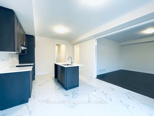 15 Wesley Brooks Street, Clarington, ON L1B 0W1 photo 4