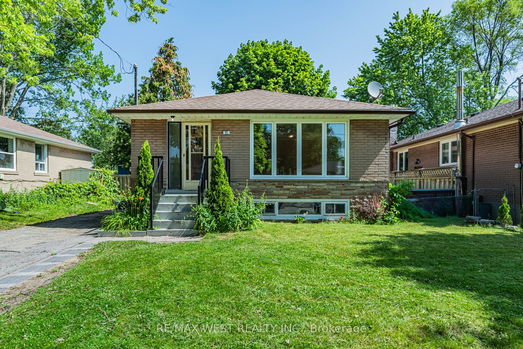 11 Melchior Drive, Toronto, ON M1E 3W3
