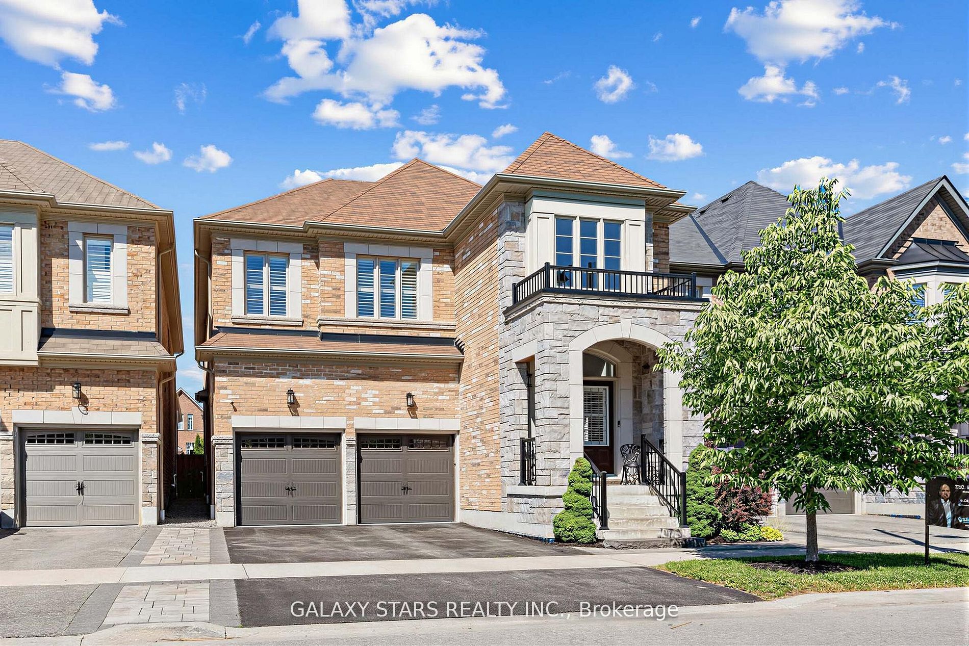 2148 Saffron Drive, Pickering, ON L1X 0E2