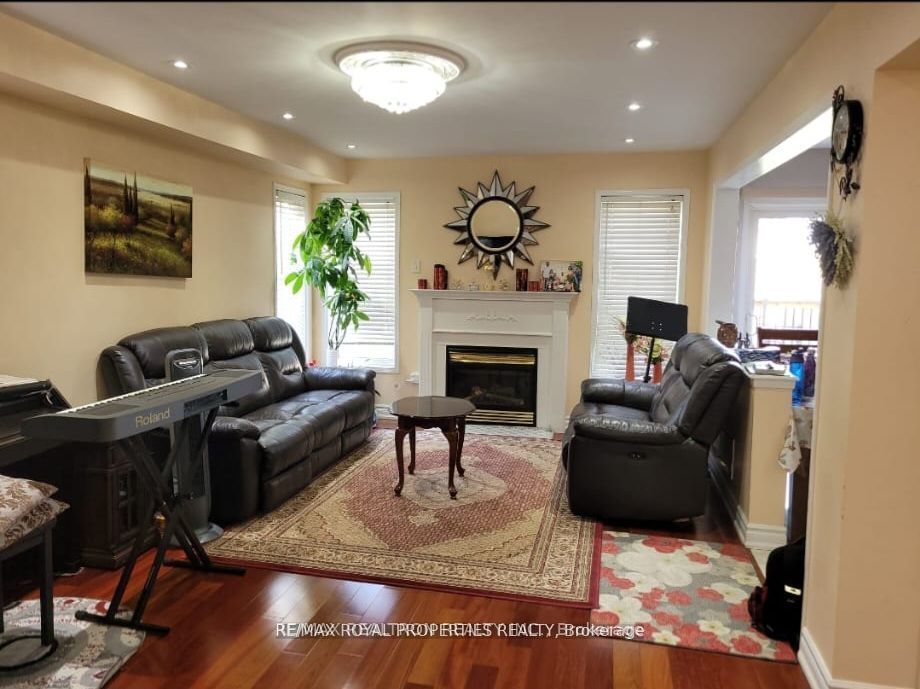 110 Seasons Drive Main, Toronto, ON M1X 1X8 photo 3