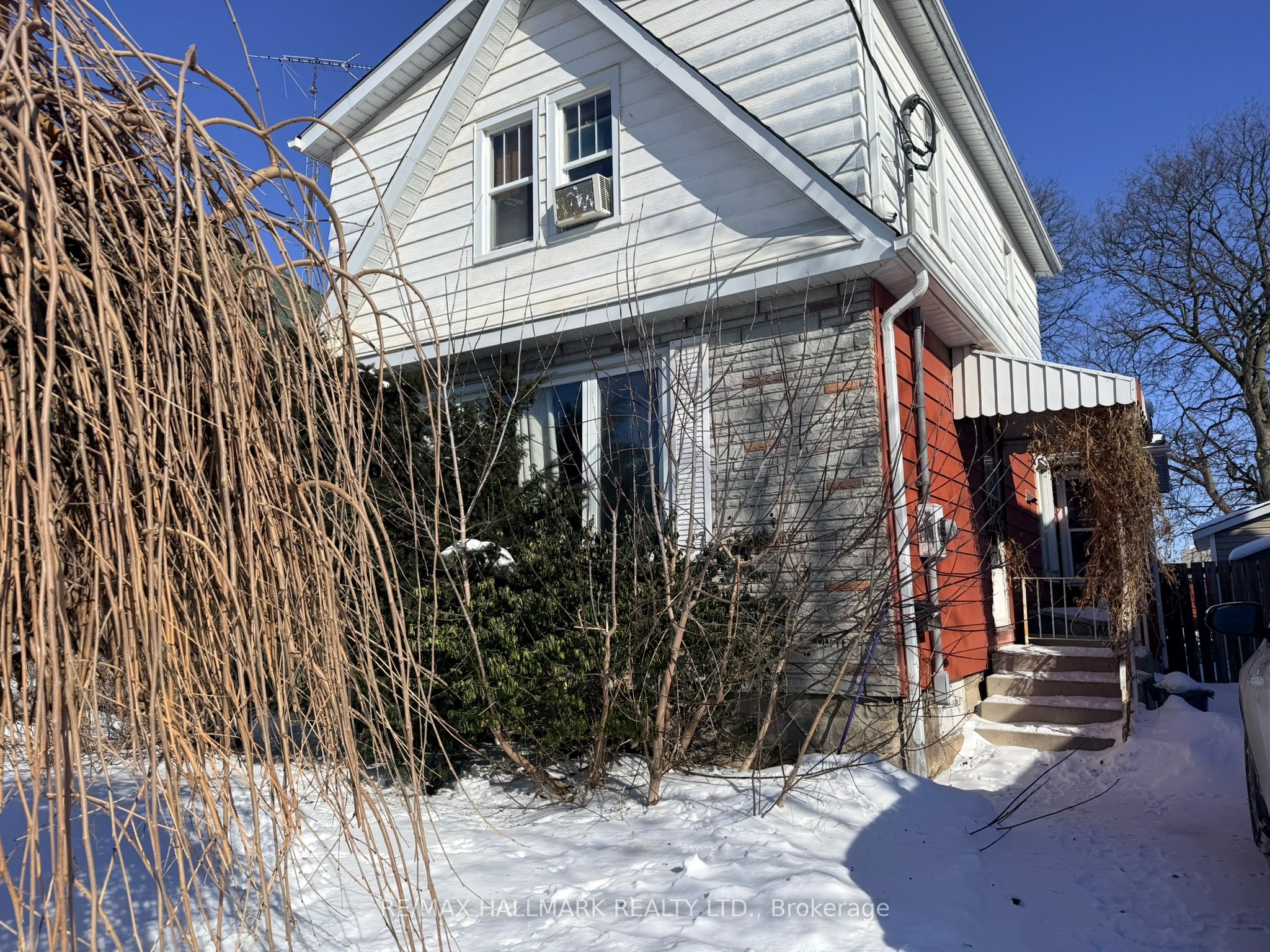 87 Gladstone Avenue, Oshawa, ON L1J 4E4