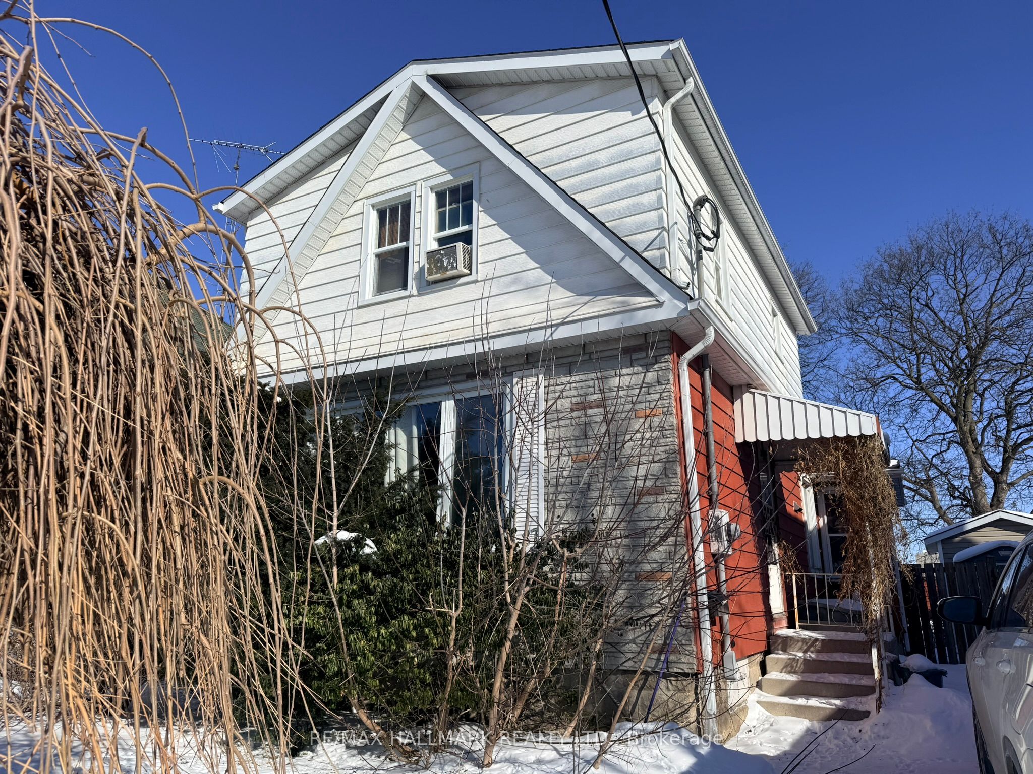 87 Gladstone Avenue, Oshawa, ON L1J 4E4 photo 2