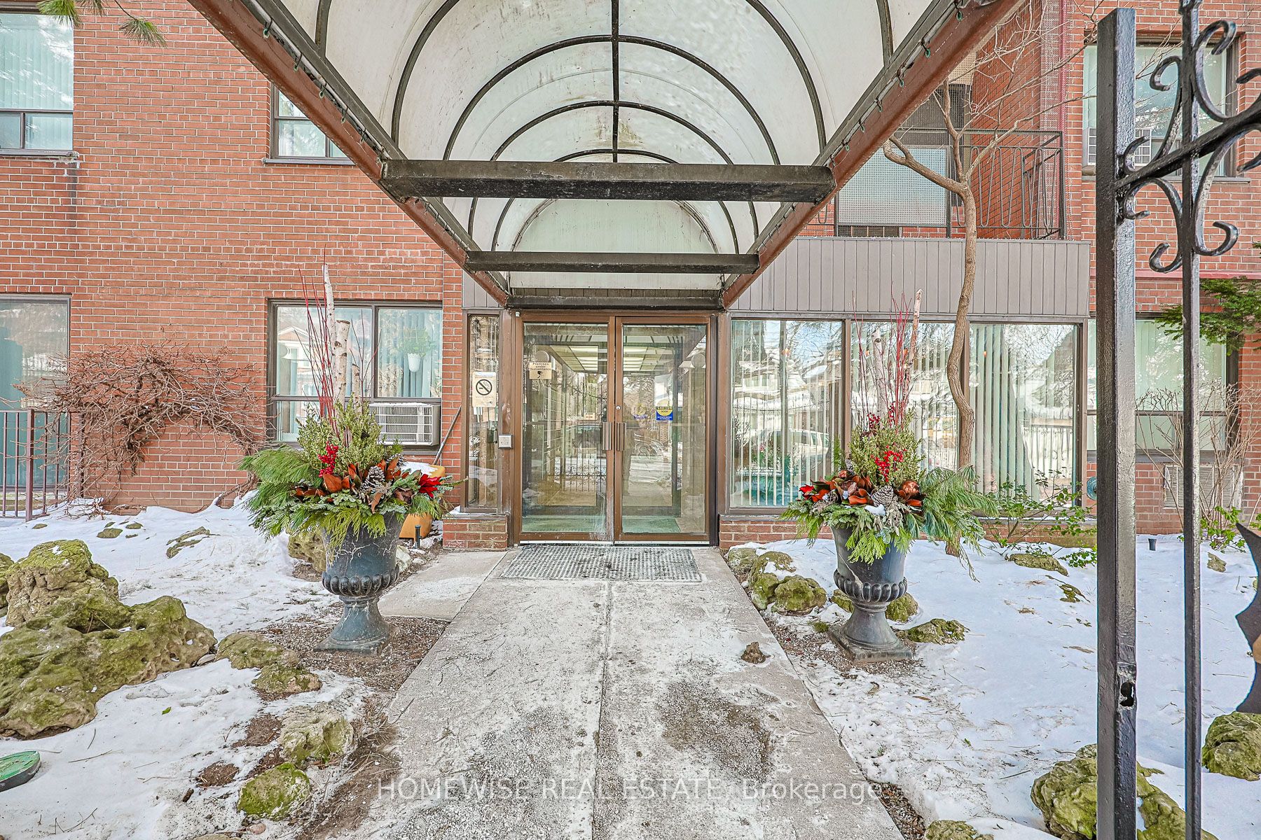 485 Kingston Road 714, Toronto, ON M4L 1V6 photo 3
