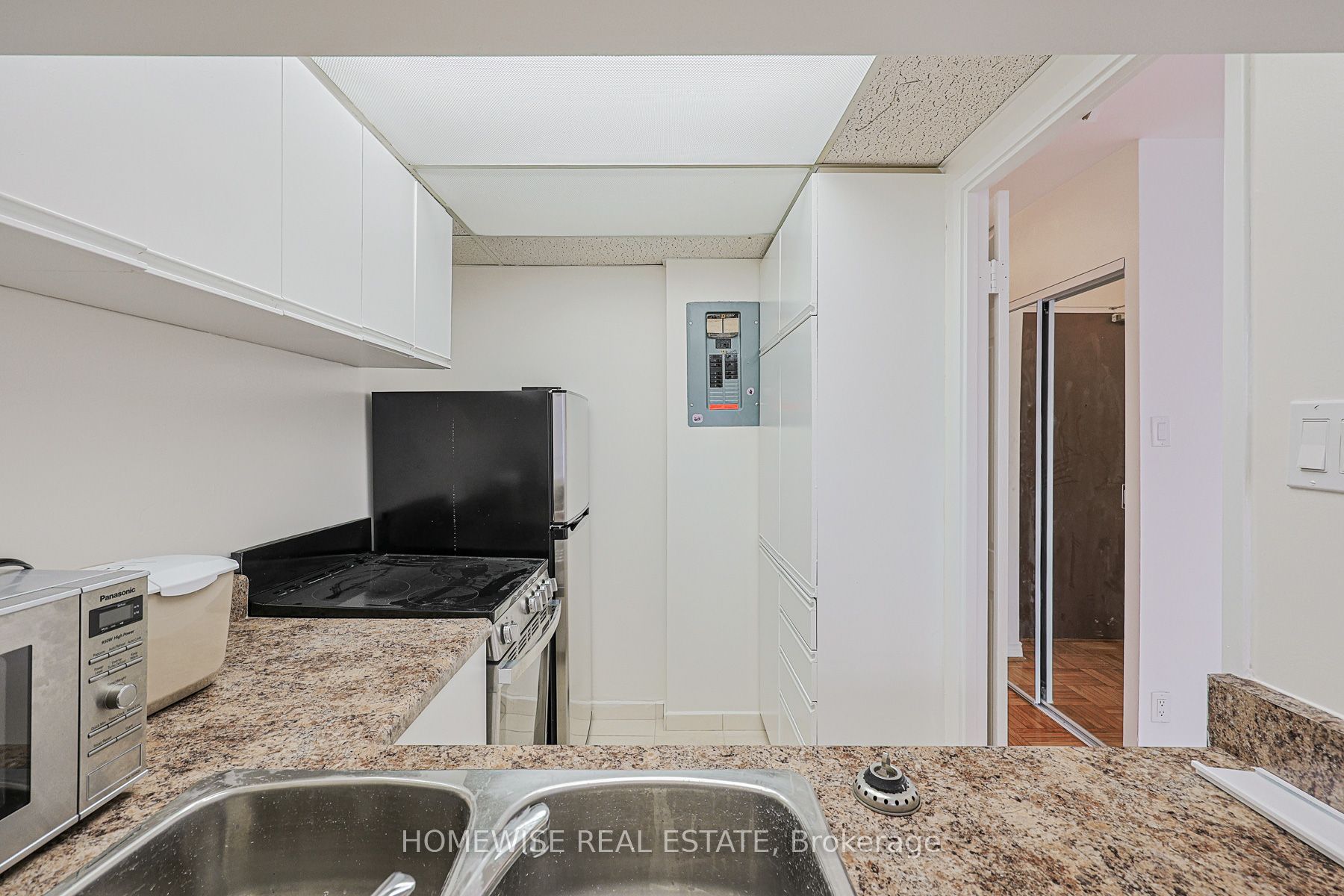 485 Kingston Road 506, Toronto, ON M4L 1V6 photo 4