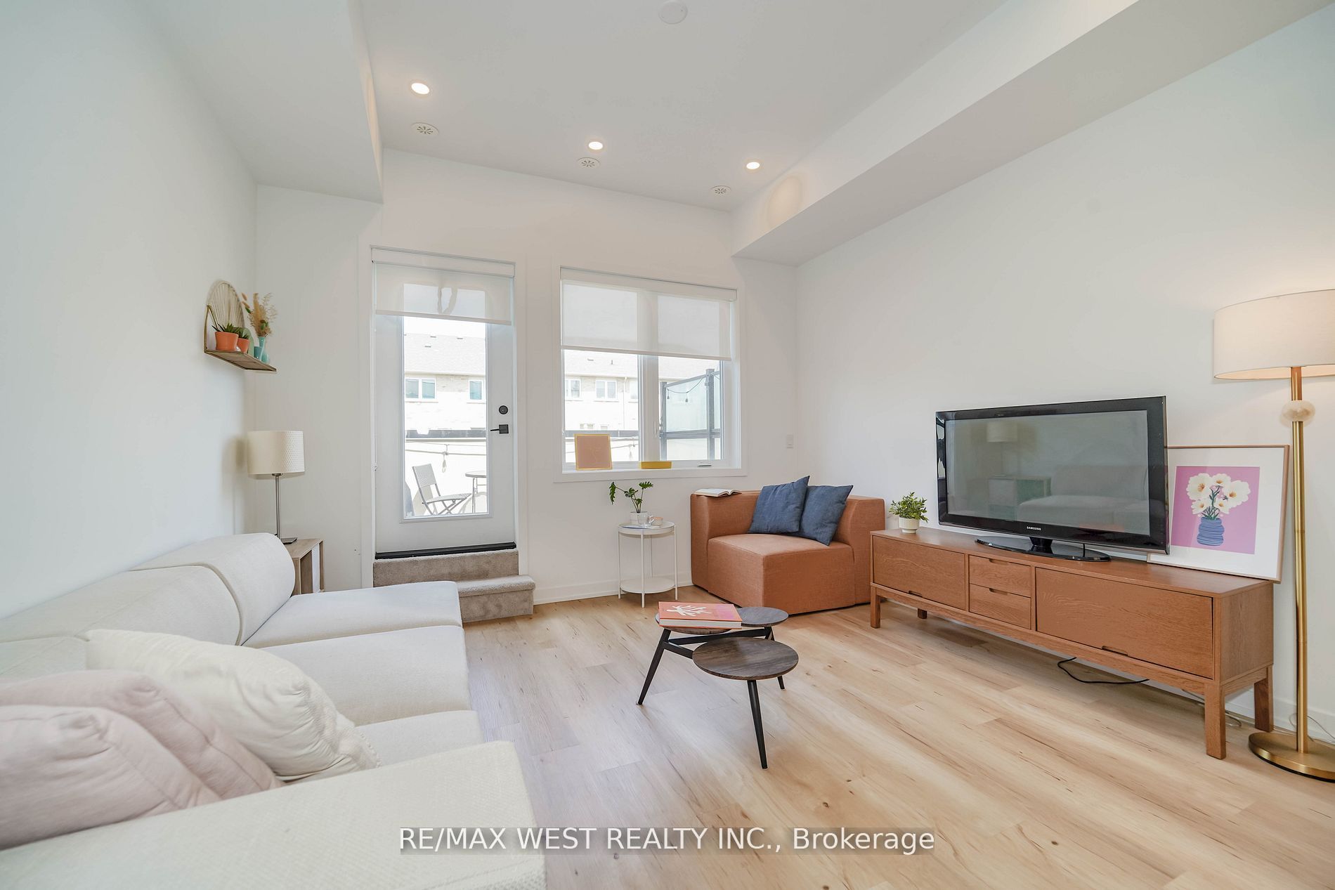 3686 St Clair Avenue E 110, Toronto, ON M1M 0E4 photo 5