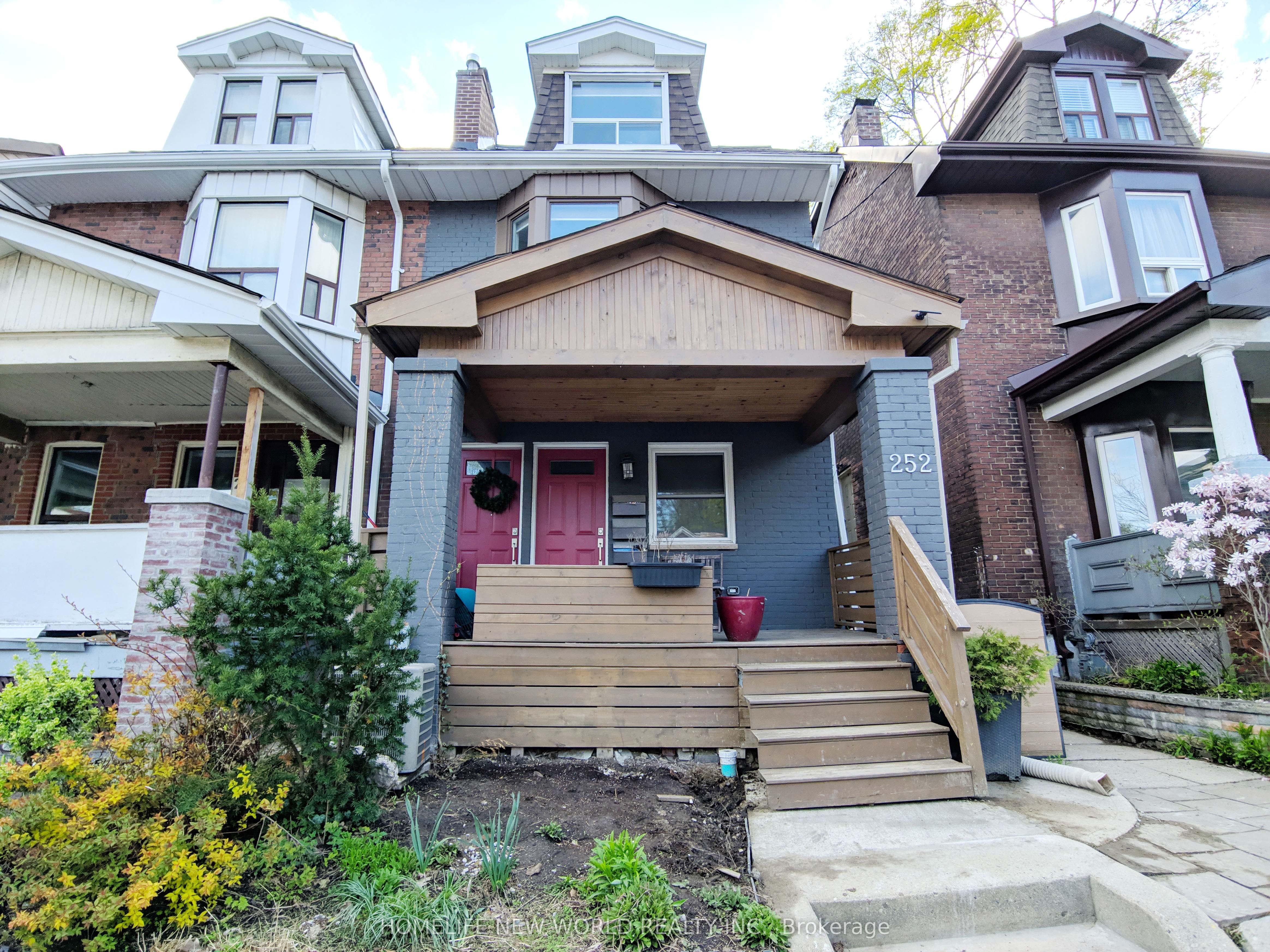 252 Greenwood Avenue 1, Toronto, ON M4L 2R3