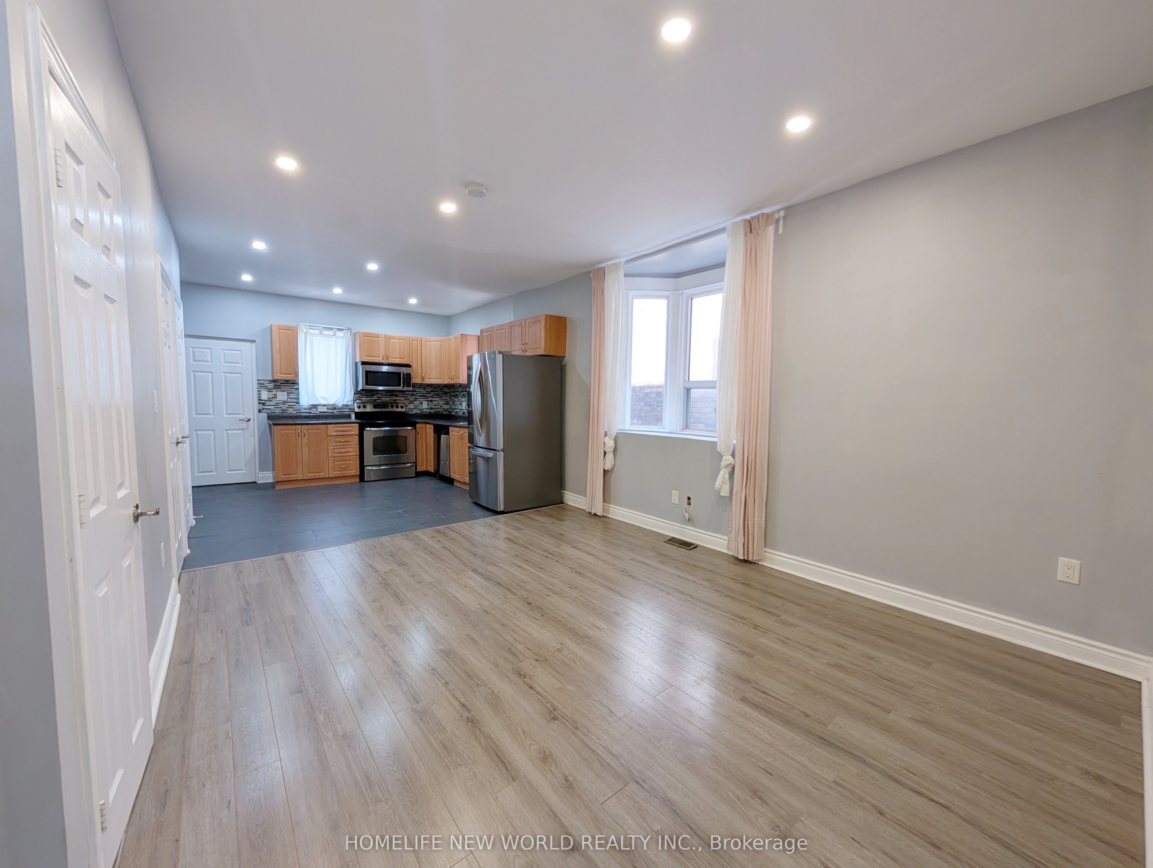 252 Greenwood Avenue 1, Toronto, ON M4L 2R3 photo 5