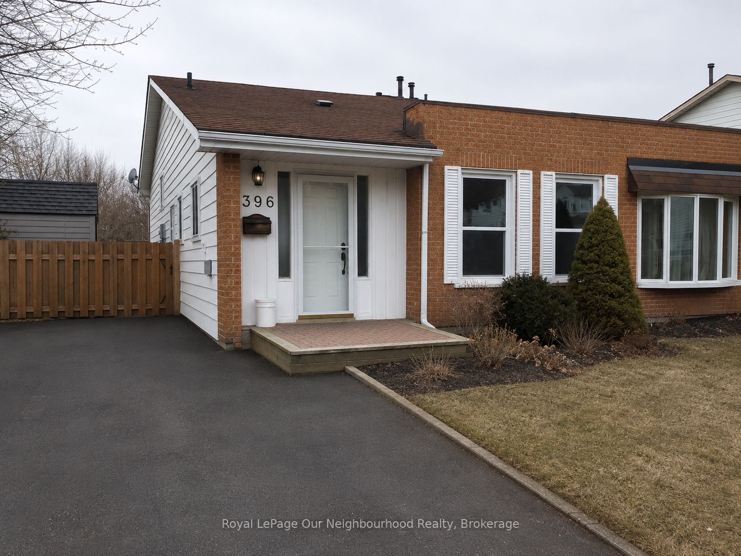 396 Fleetwood Drive Upper, Oshawa, ON L1K 1C4