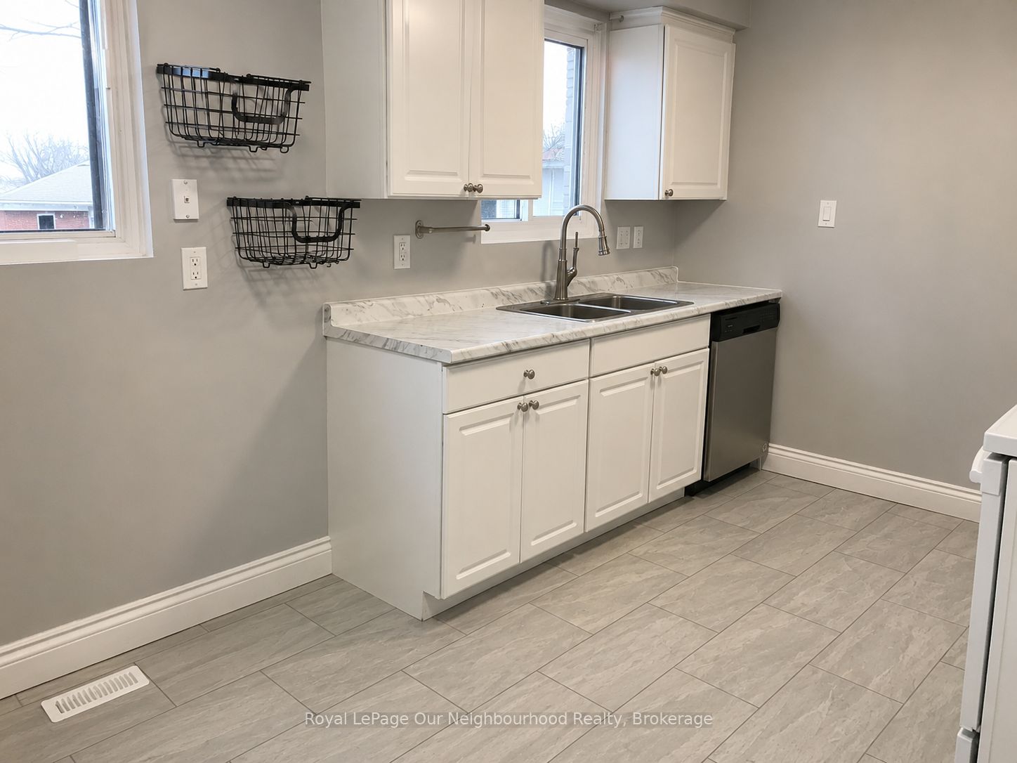 396 Fleetwood Drive Upper, Oshawa, ON L1K 1C4 photo 2