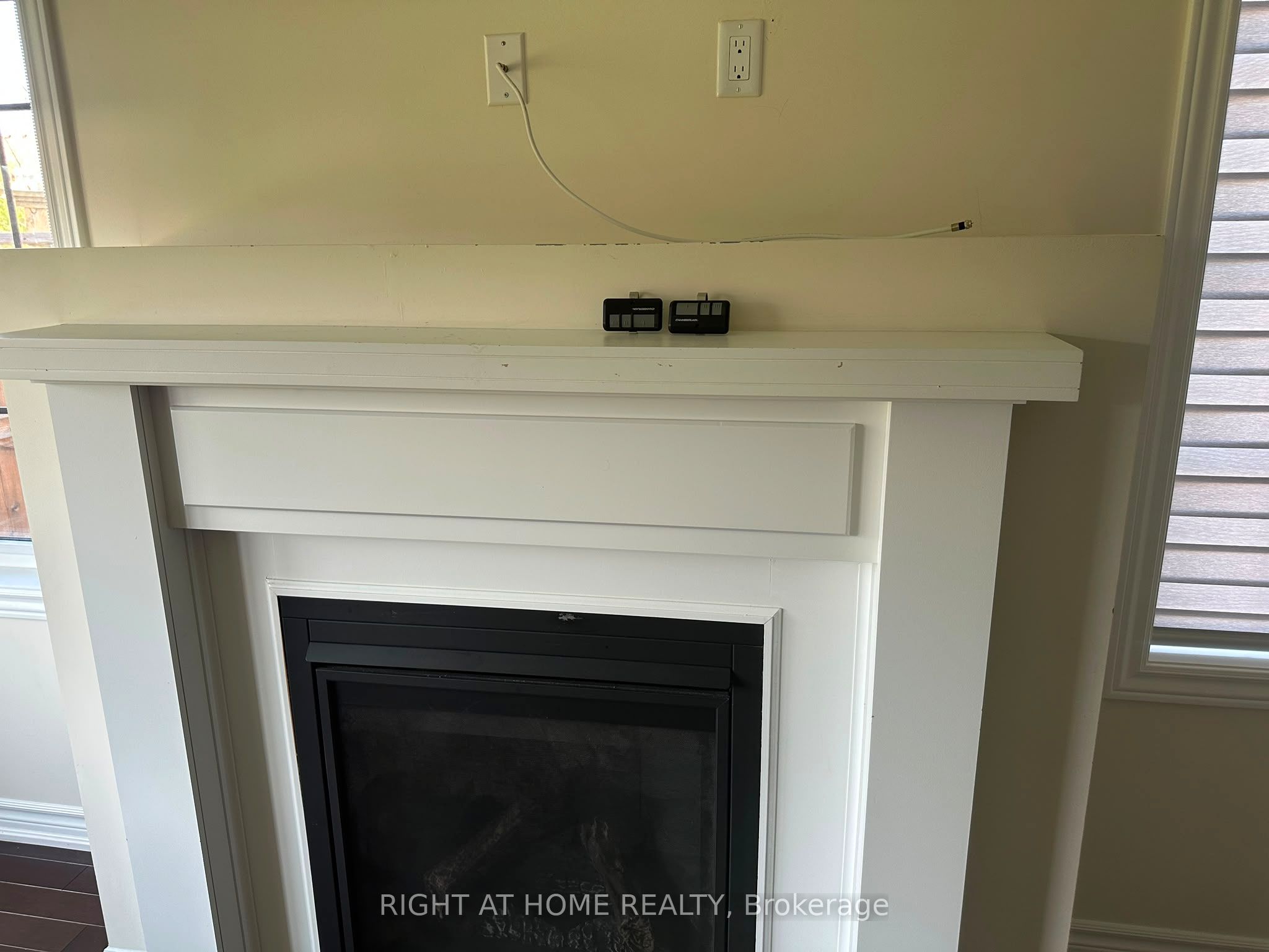 2 Bruce Cameron Drive, Clarington, ON L1C 4A1 photo 3