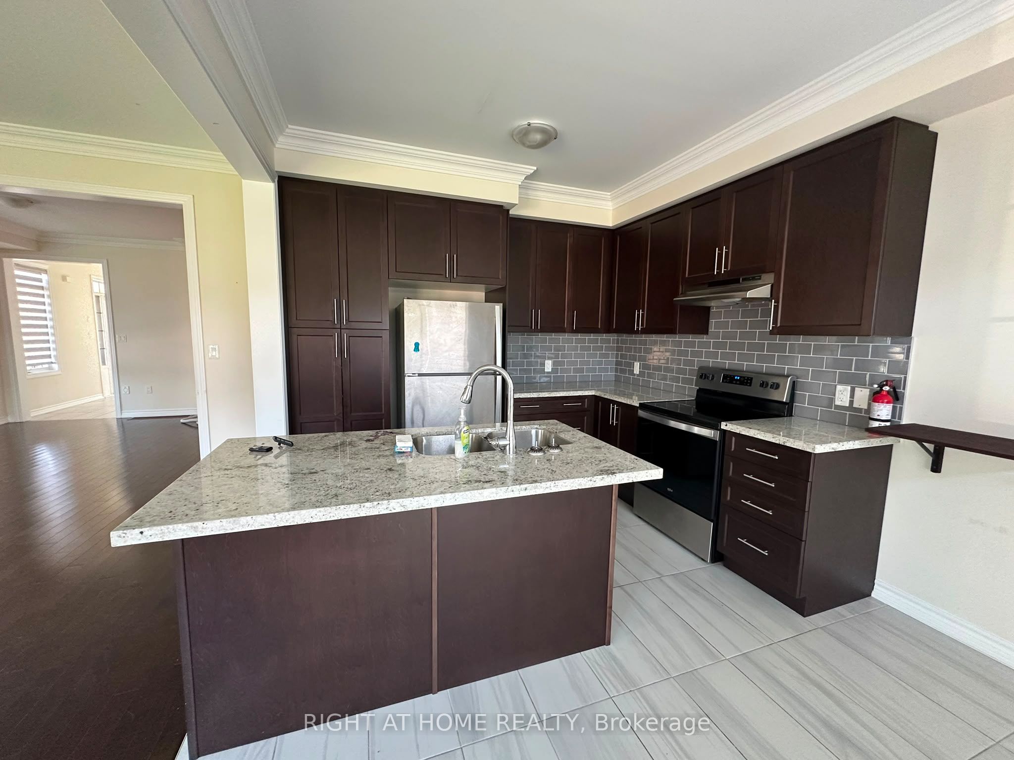 2 Bruce Cameron Drive, Clarington, ON L1C 4A1 photo 4