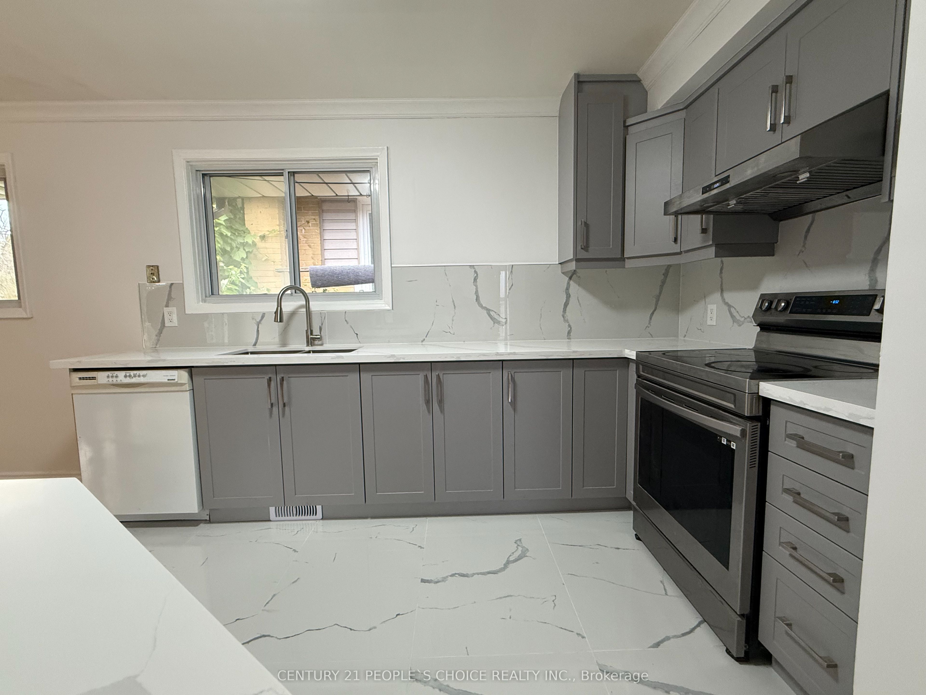 5 Mid Pines Road, Toronto, ON M1G 2L5