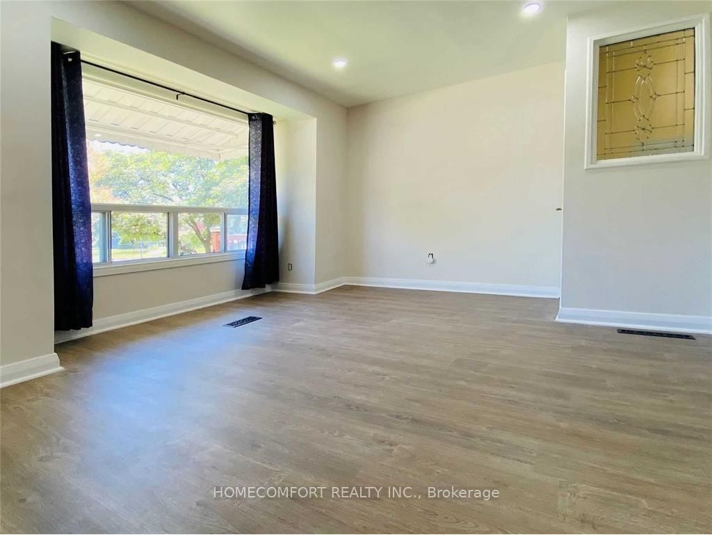 2 Mendip Crescent, Toronto, ON M1P 1Y4 photo 3