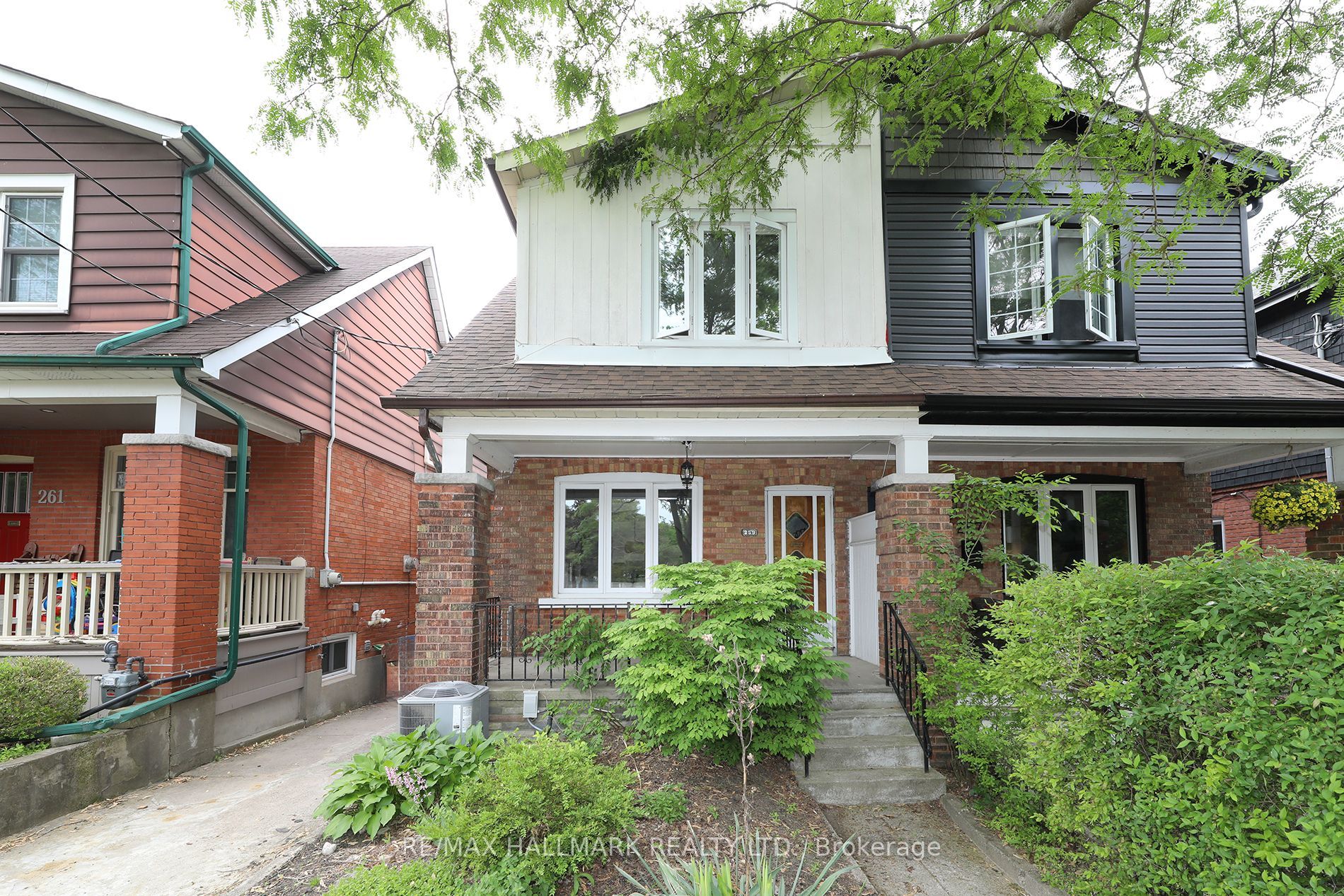 259 Wolverleigh Boulevard, Toronto, ON M4C 1S3 photo 2