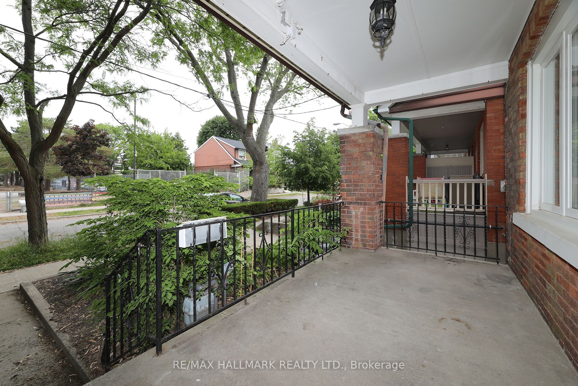 259 Wolverleigh Boulevard, Toronto, ON M4C 1S3 photo 3
