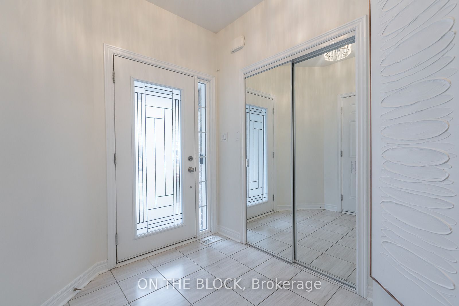 125 Leney Street, Ajax, ON L1Z 0T6 photo 2
