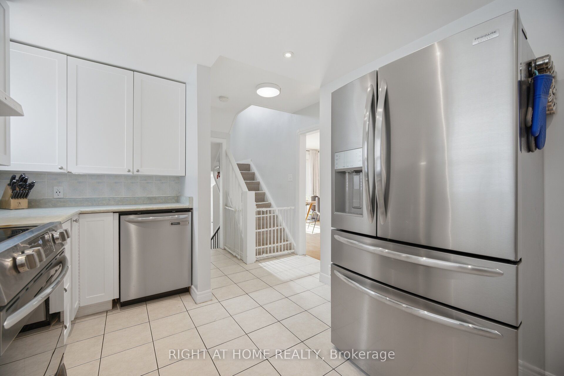 18 Vanbrugh Avenue, Toronto, ON M1N 3S9 photo 4