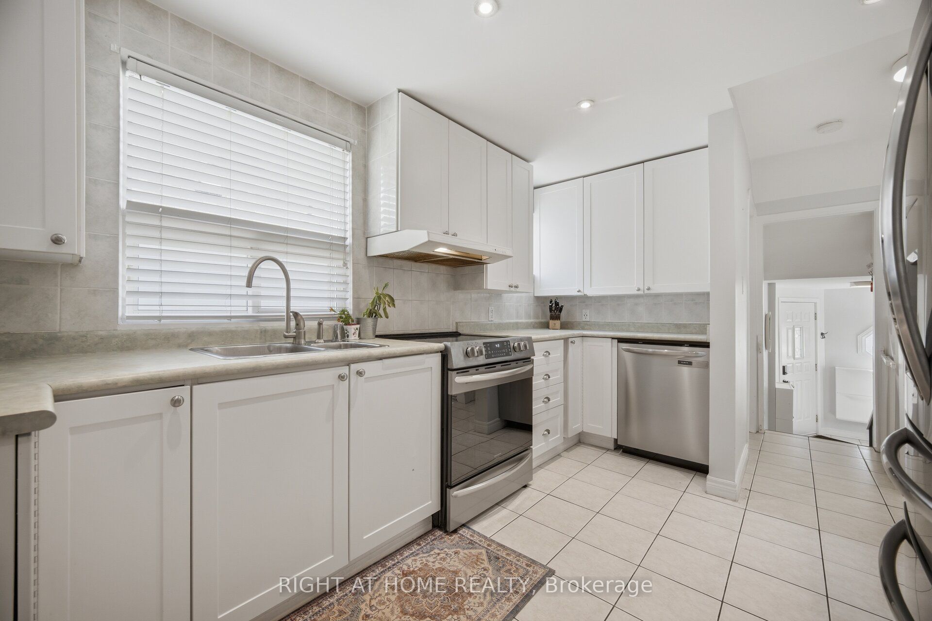 18 Vanbrugh Avenue, Toronto, ON M1N 3S9 photo 5