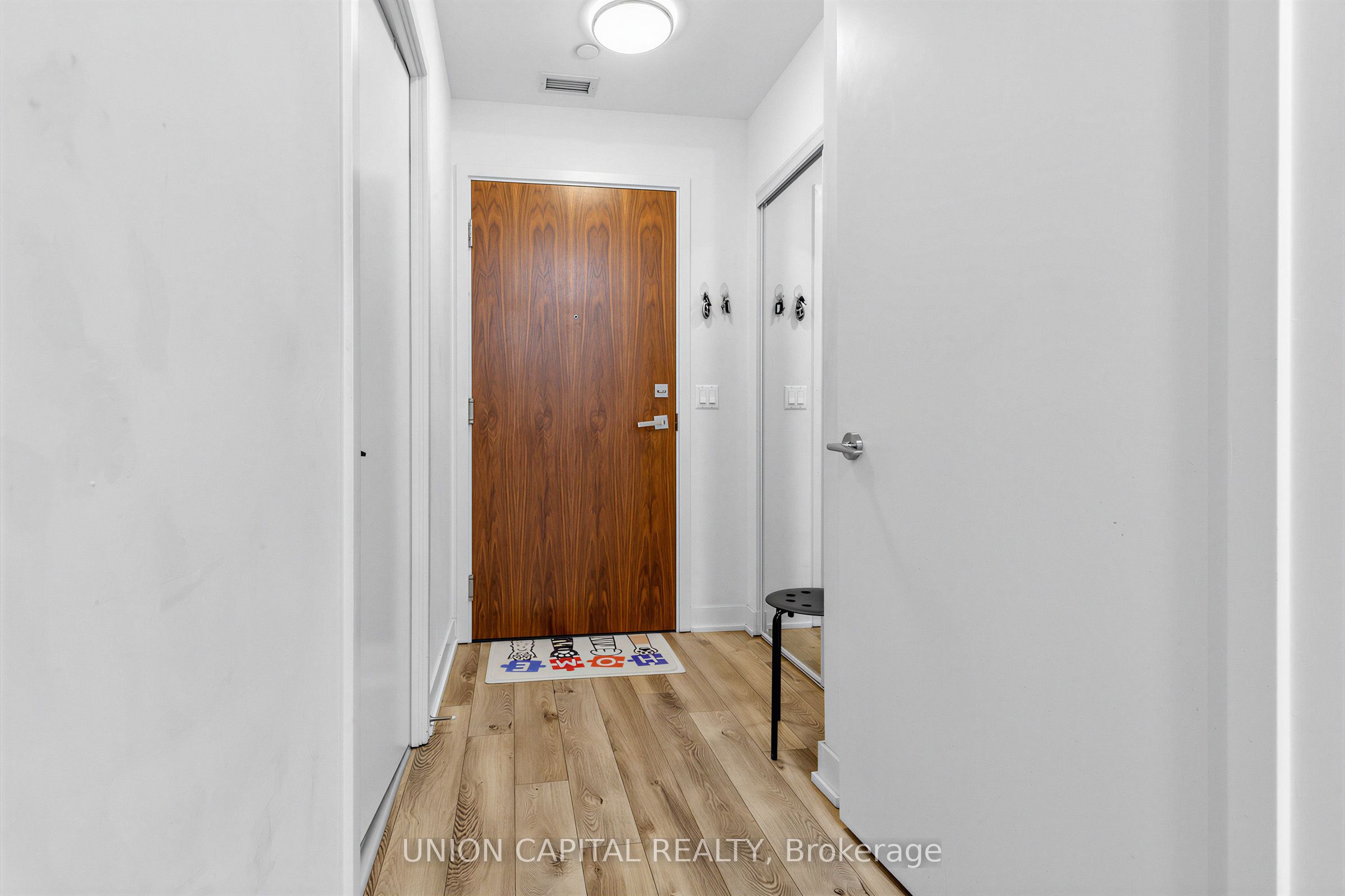 15 Baseball Place 803, Toronto, ON M4M 0E6 photo 2