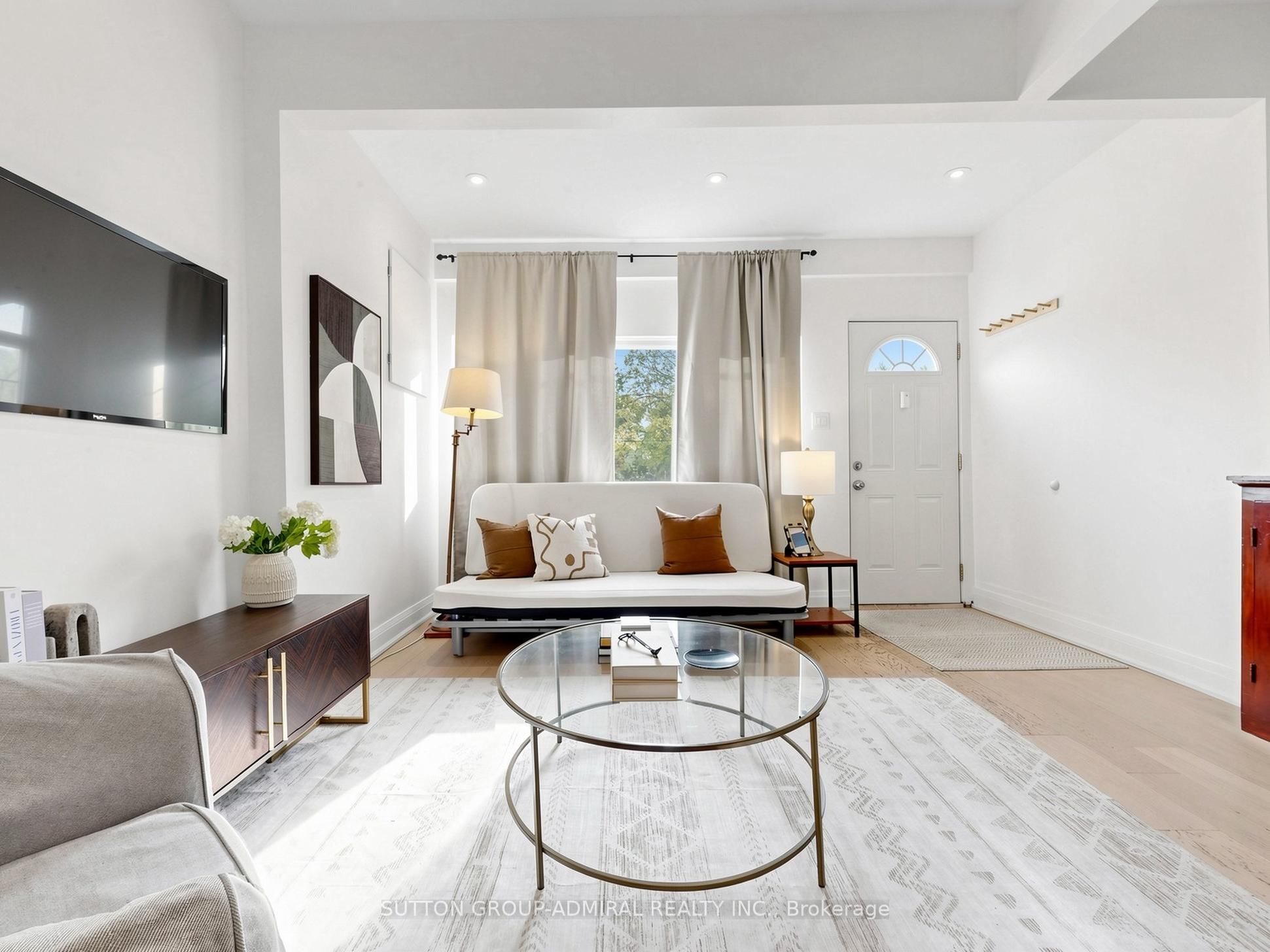 275 Victoria Park Avenue, Toronto, ON M4E 3S6