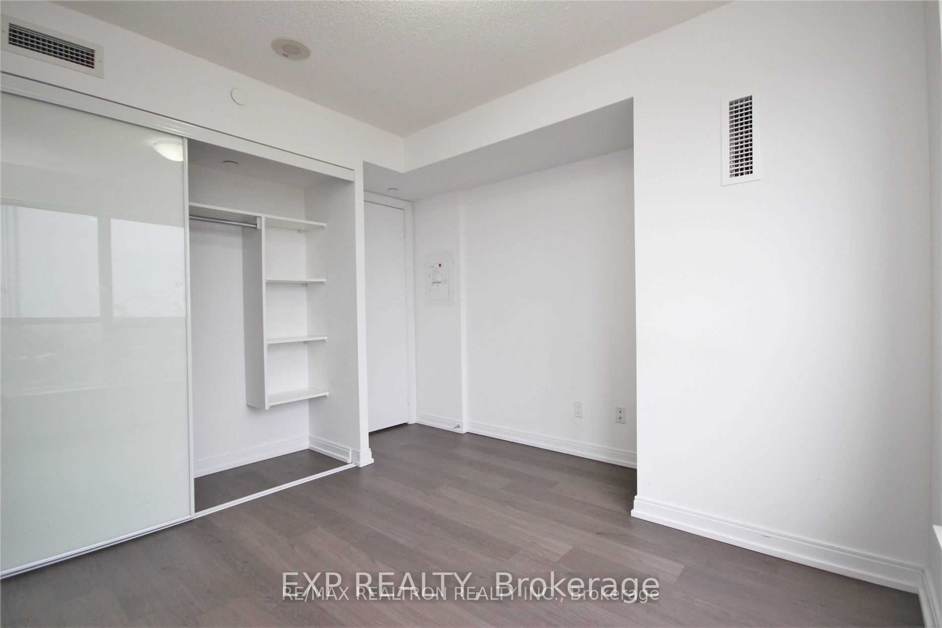 255 Village Green Square 1107, Toronto, ON M1S 0L3 photo 5