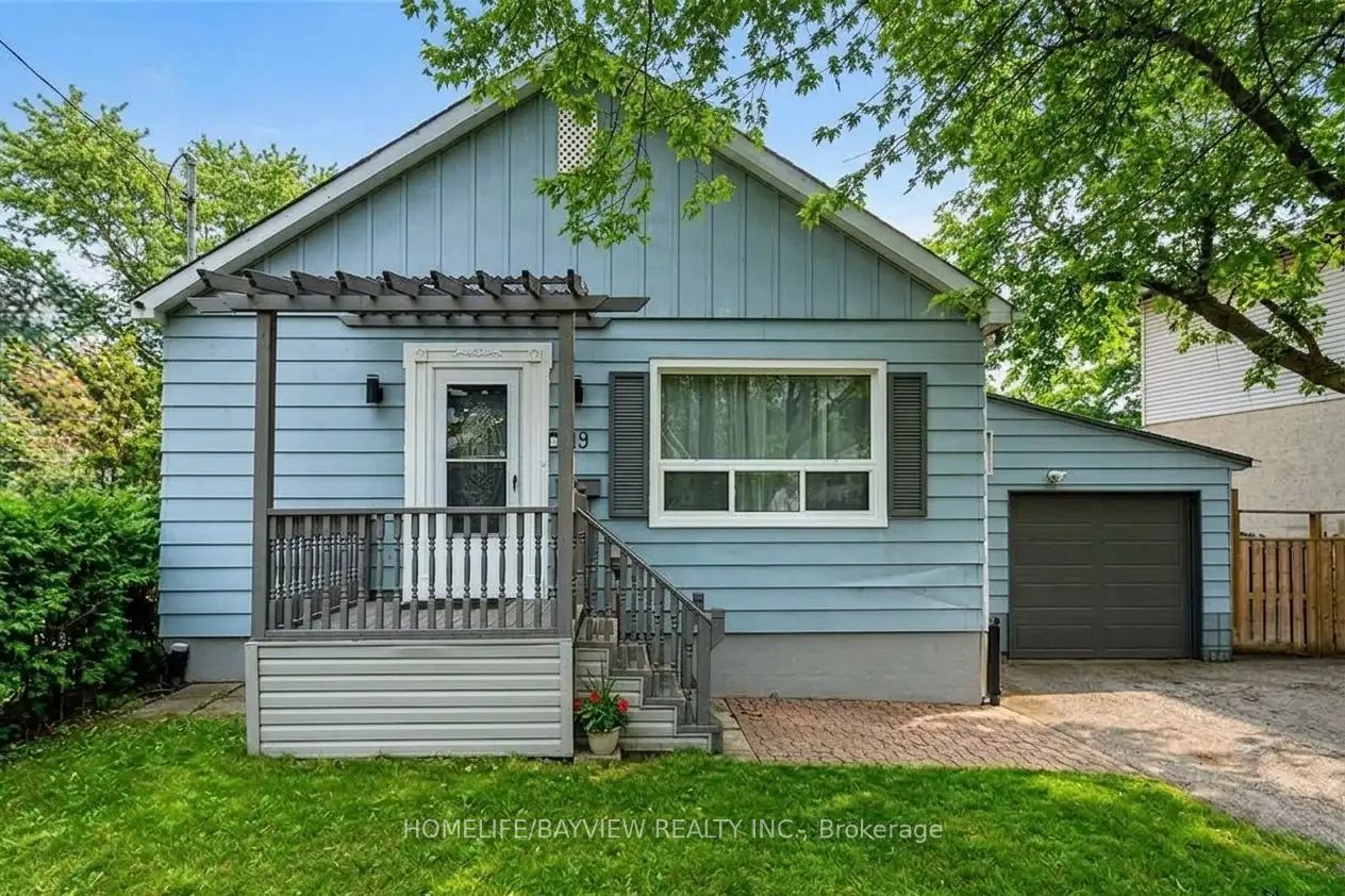 19 Amiens Road, Toronto, ON M1E 3S5
