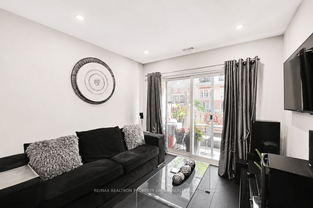 1400 The Esplanade N 402, Pickering, ON L1V 6V2 photo 2