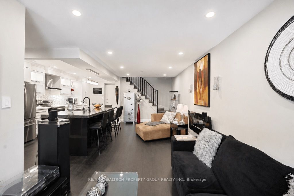 1400 The Esplanade N 402, Pickering, ON L1V 6V2 photo 3