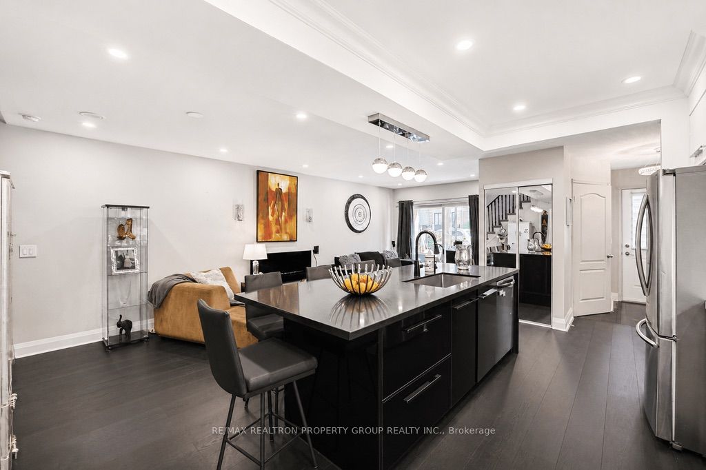 1400 The Esplanade N 402, Pickering, ON L1V 6V2 photo 5