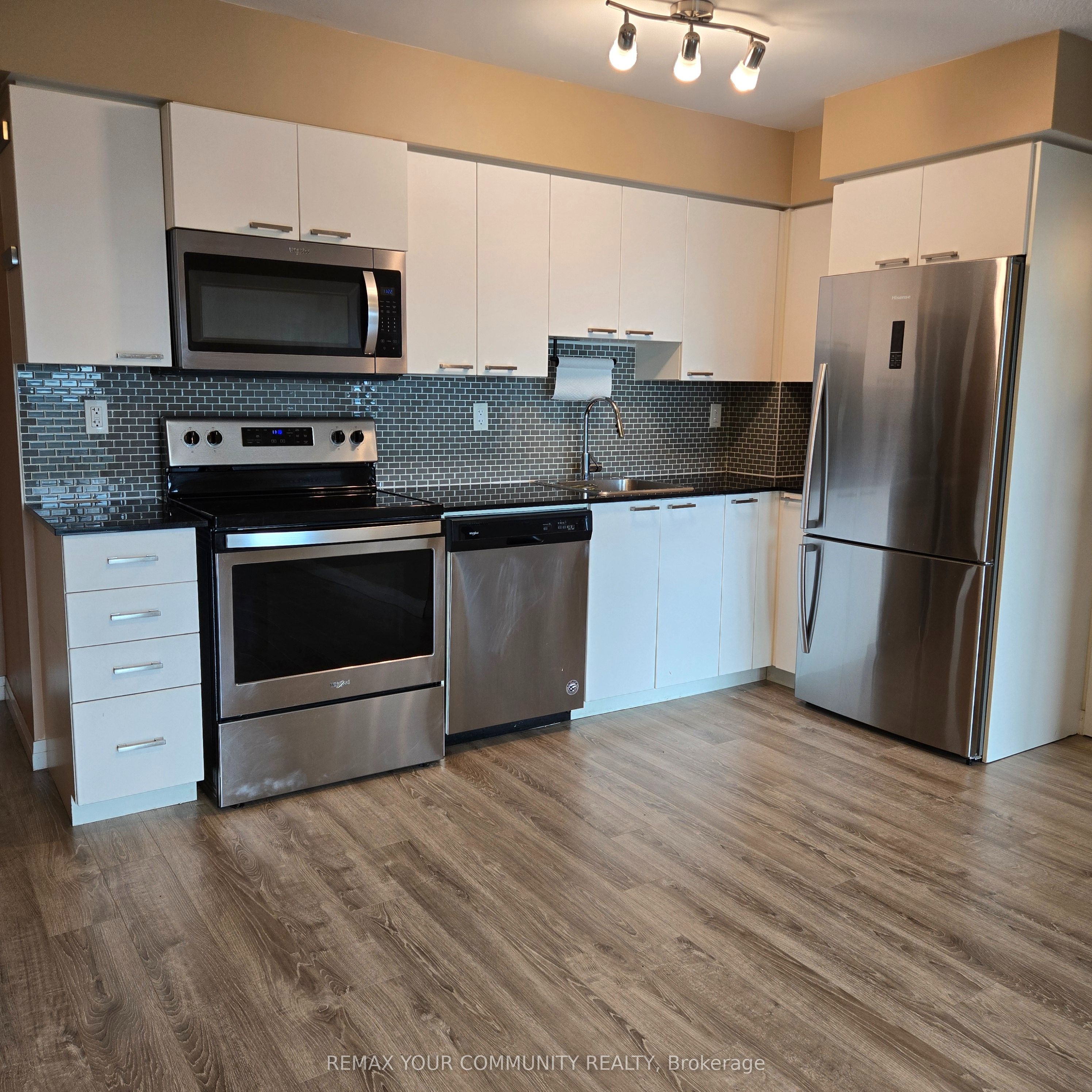 2150 Lawrence Avenue E 1102, Toronto, ON M1R 3A7 photo 4