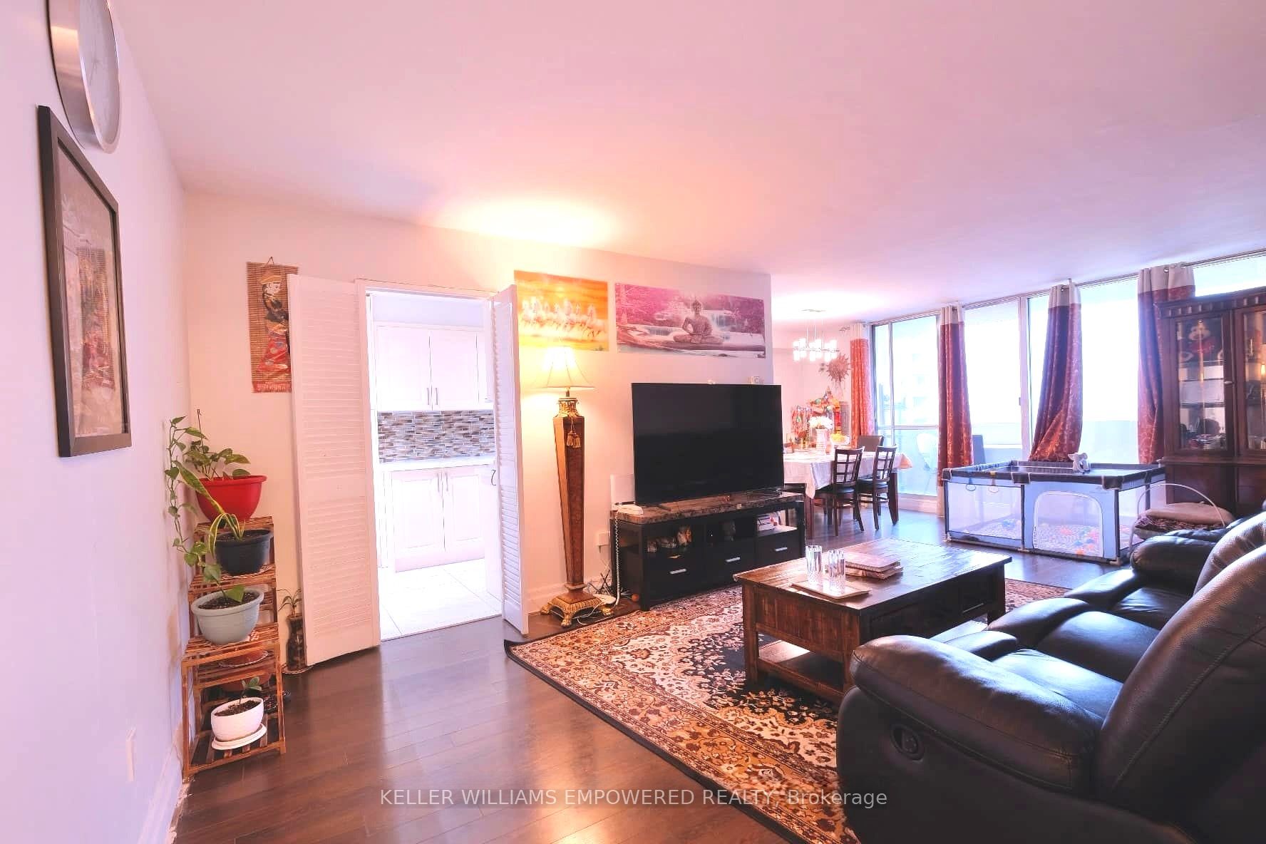 1 Massey Square 2603, Toronto, ON M4C 5L4 photo 2