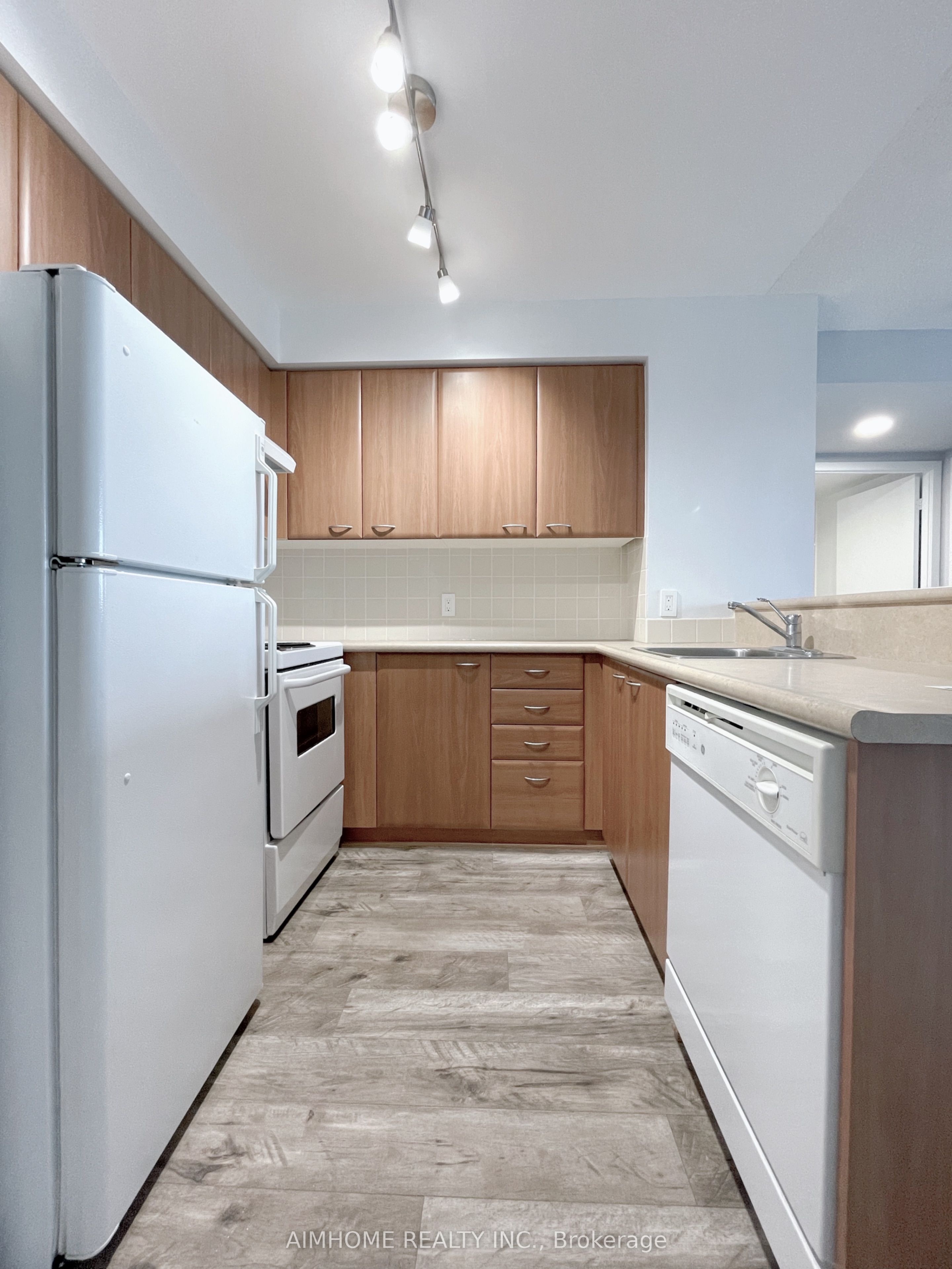36 Lee Centre Drive 1101, Toronto, ON M1H 3K2 photo 4