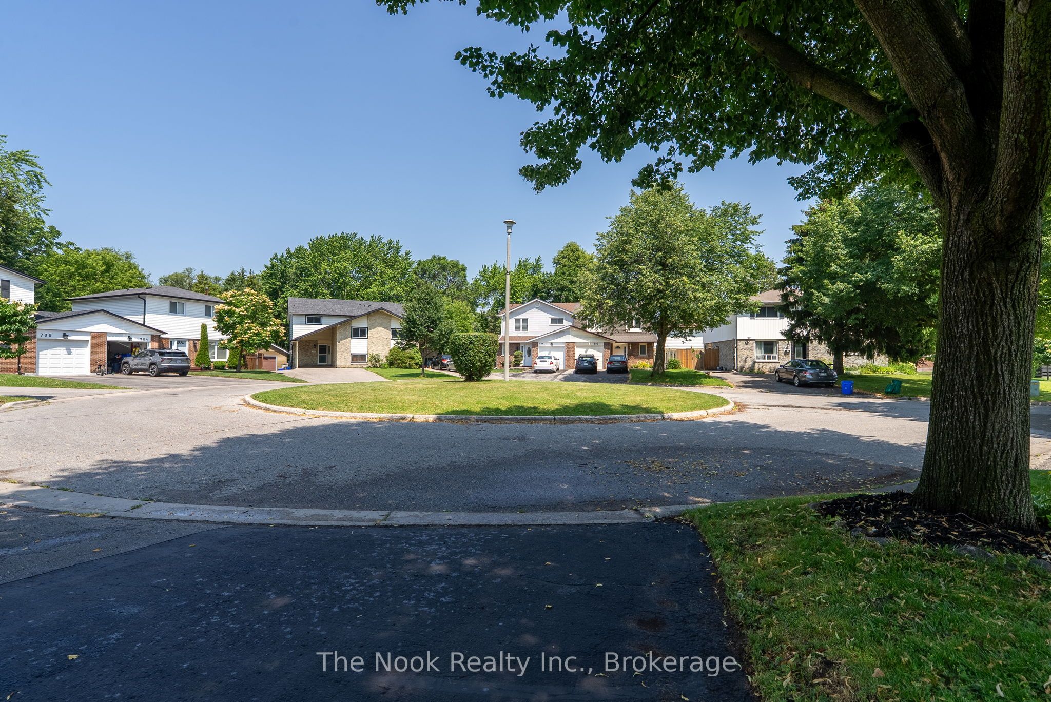693 Nairn Court, Oshawa, ON L1J 6H5 photo 2