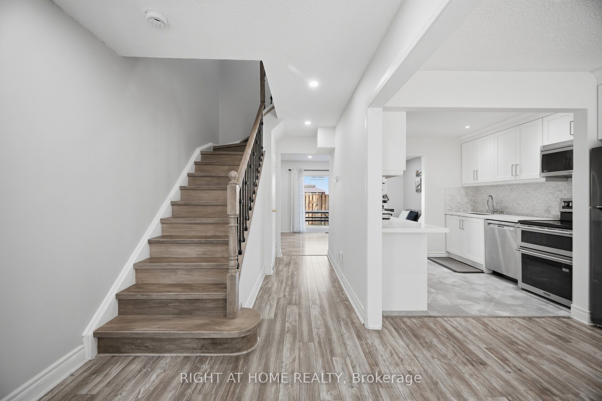 71 Cass Avenue 55, Toronto, ON M1T 3P8 photo 2