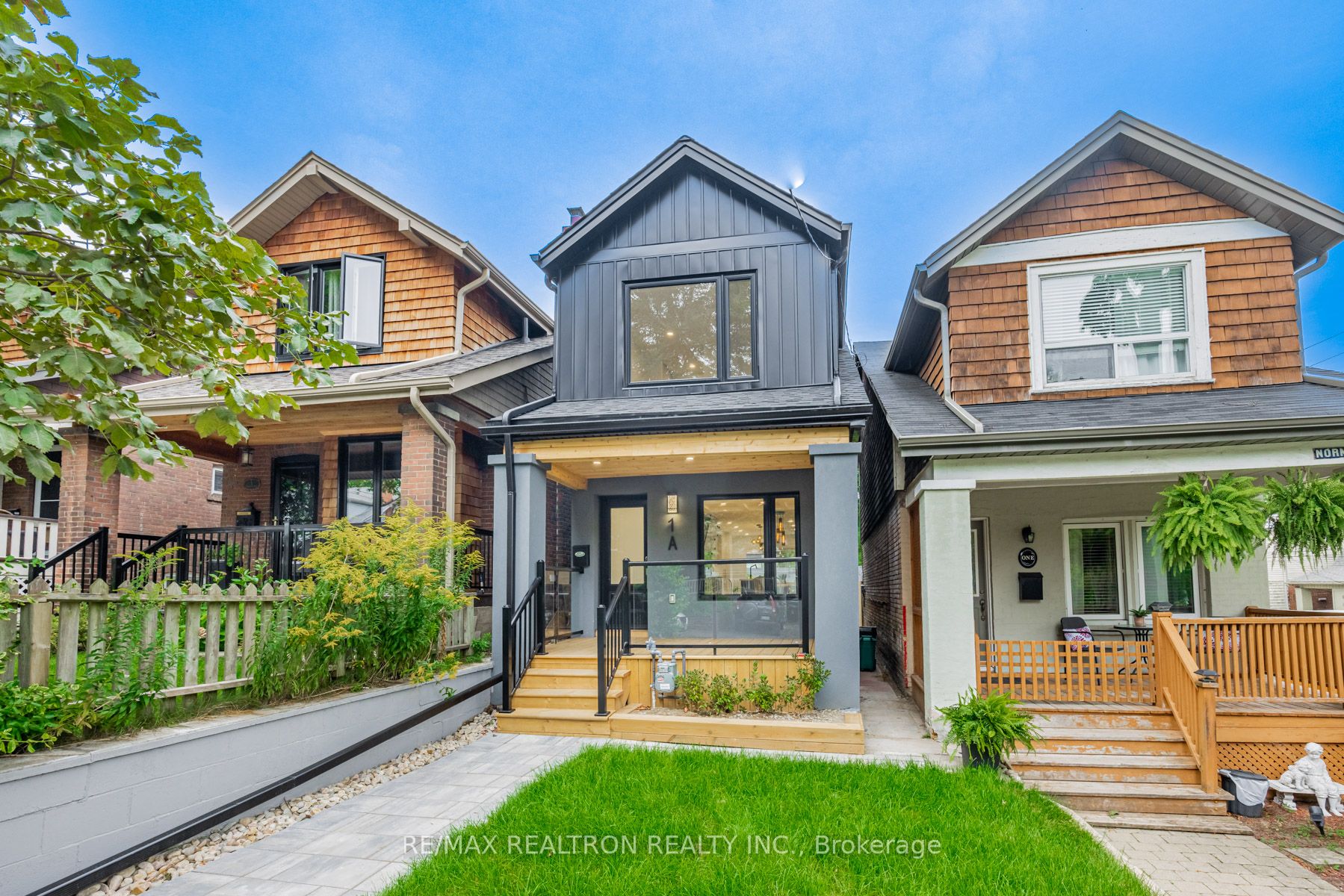 1A Normandy Boulevard, Toronto, ON M4L 3K1 photo 3