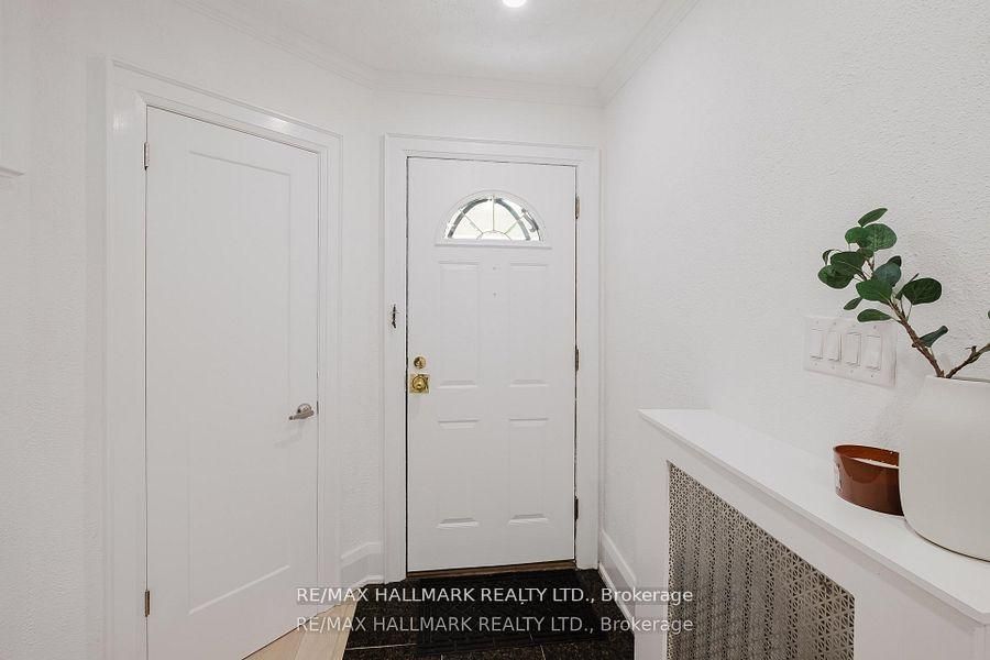 18 Glen Stewart Avenue, Toronto, ON M4E 1P7 photo 3