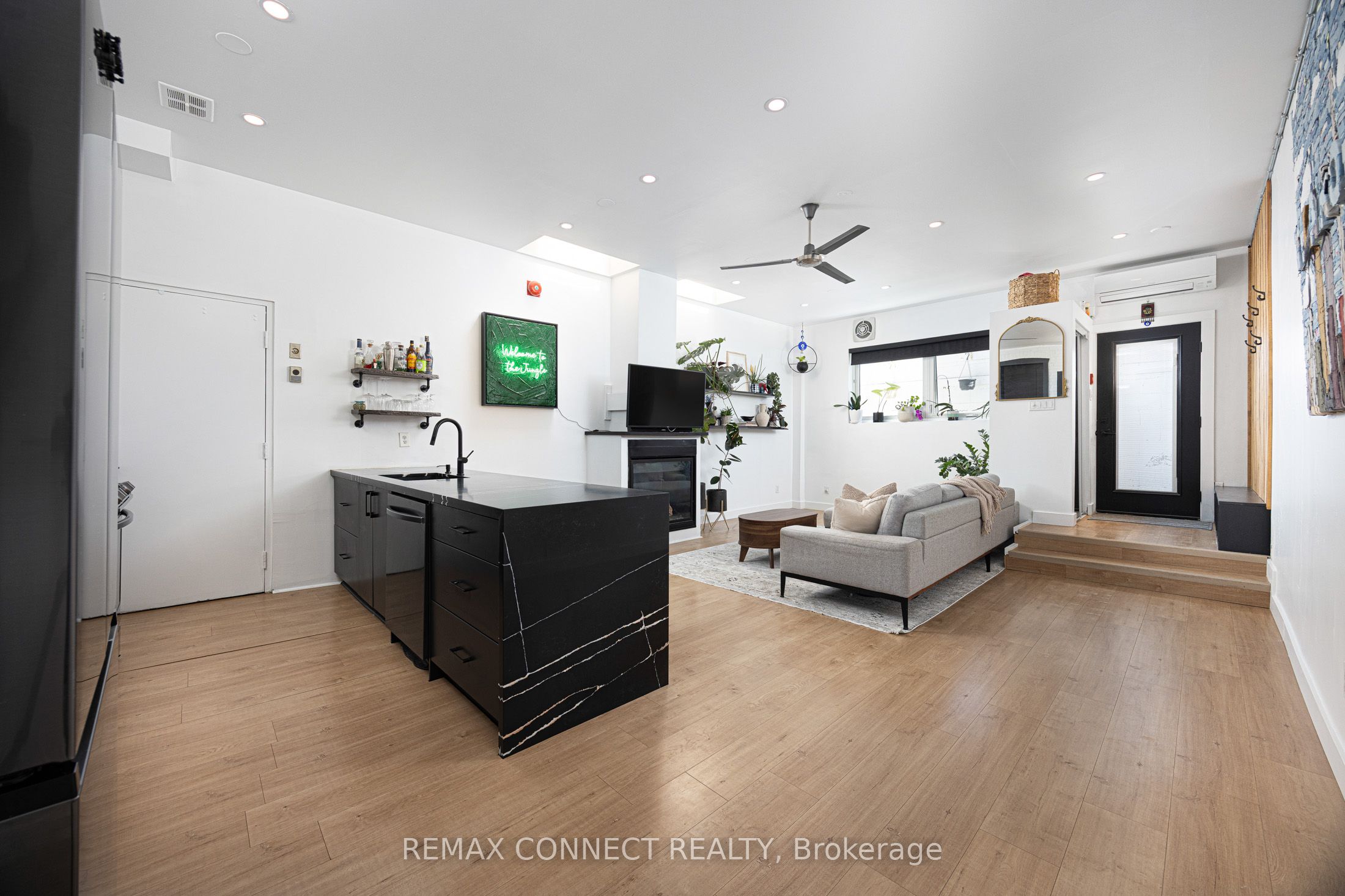 99 Coleman Avenue 106, Toronto, ON M4C 1P8 photo 4