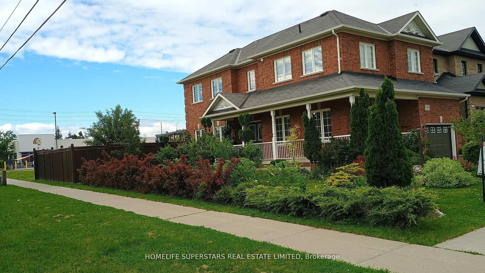 1316 Macinally Court, Oshawa, ON L1K 0B6 photo 2