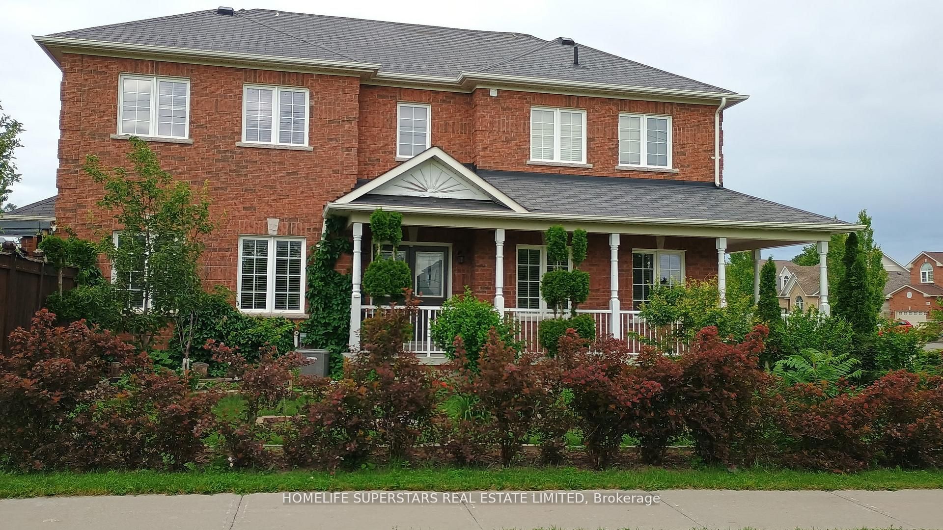 1316 Macinally Court, Oshawa, ON L1K 0B6 photo 3