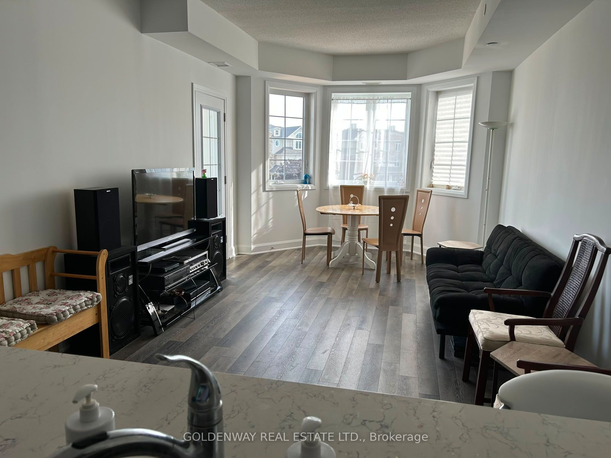 50 Lakebreeze Drive 307, Clarington, ON L1B 0V9 photo 4