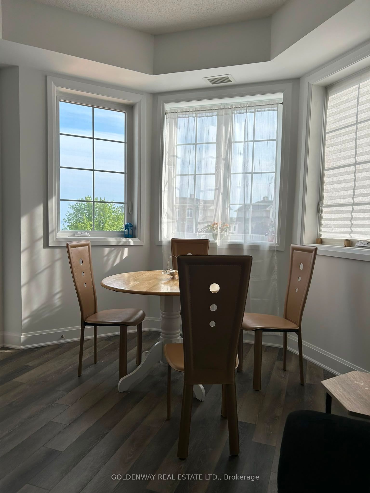 50 Lakebreeze Drive 307, Clarington, ON L1B 0V9 photo 5