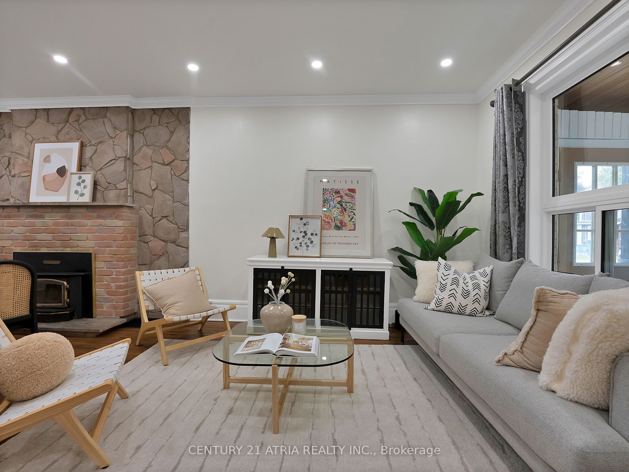 32 Rosevear Avenue, Toronto, ON M4C 1Z3